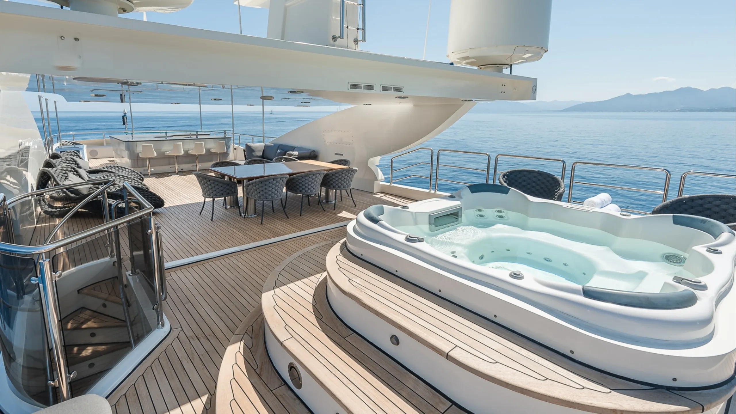 Astondoa 45.5m (photograph 5)
