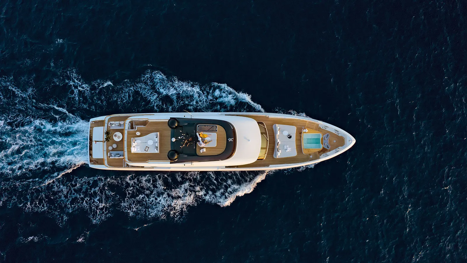 يخت Benetti بطول 37 متراً، الصورة 1