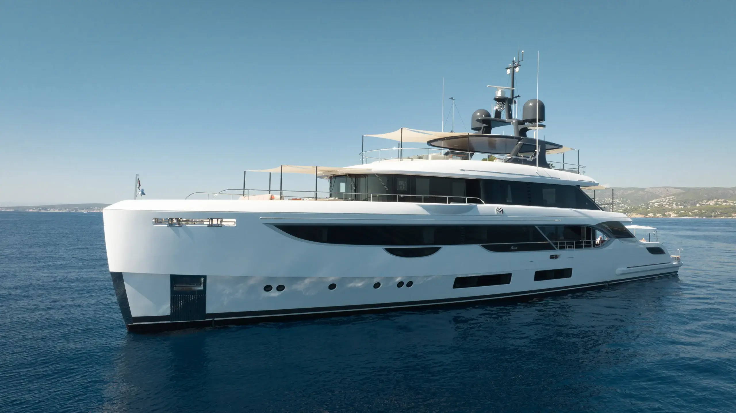 Benetti 41-metre at anchor