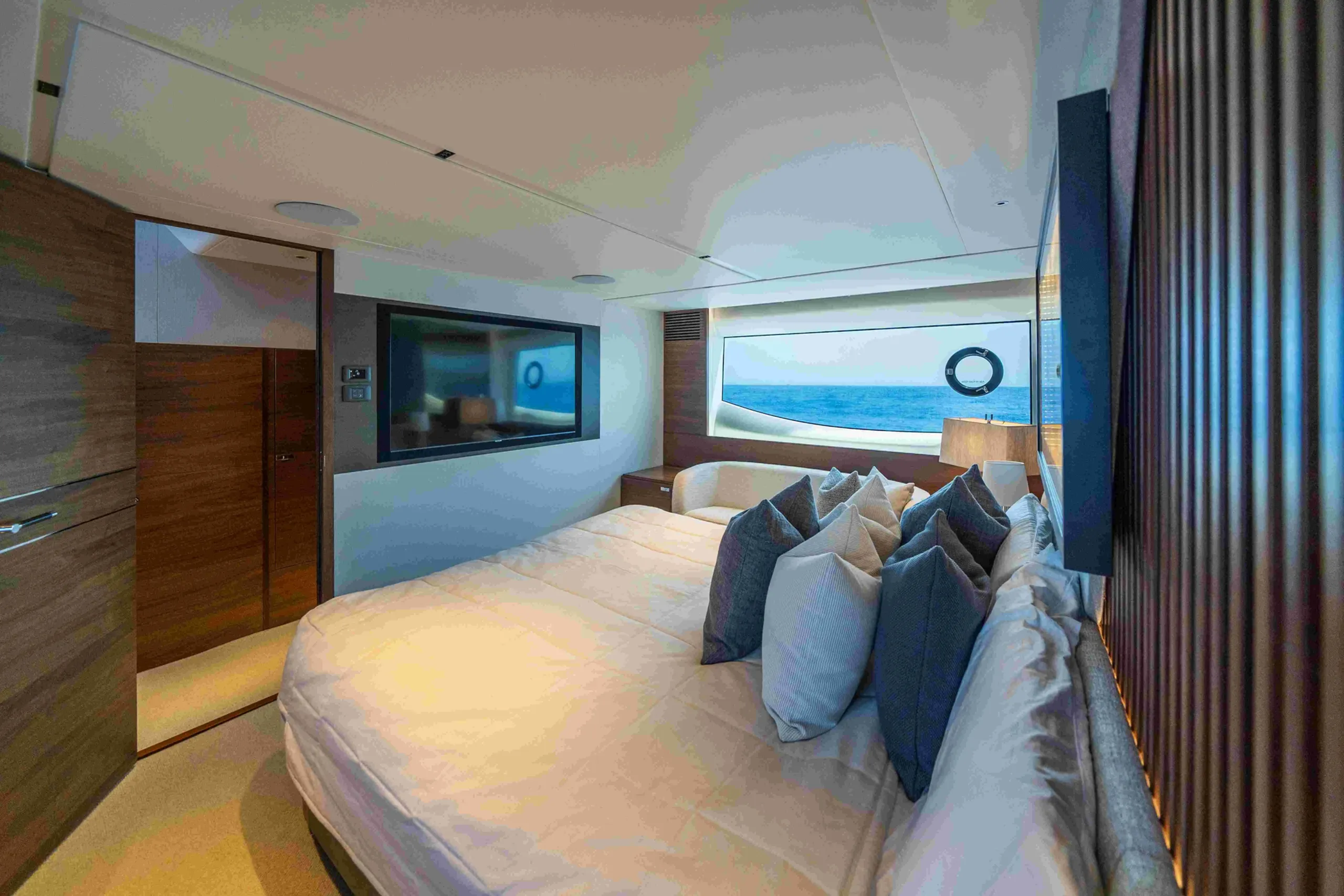 Princess Yachts 23m - Photograph 6