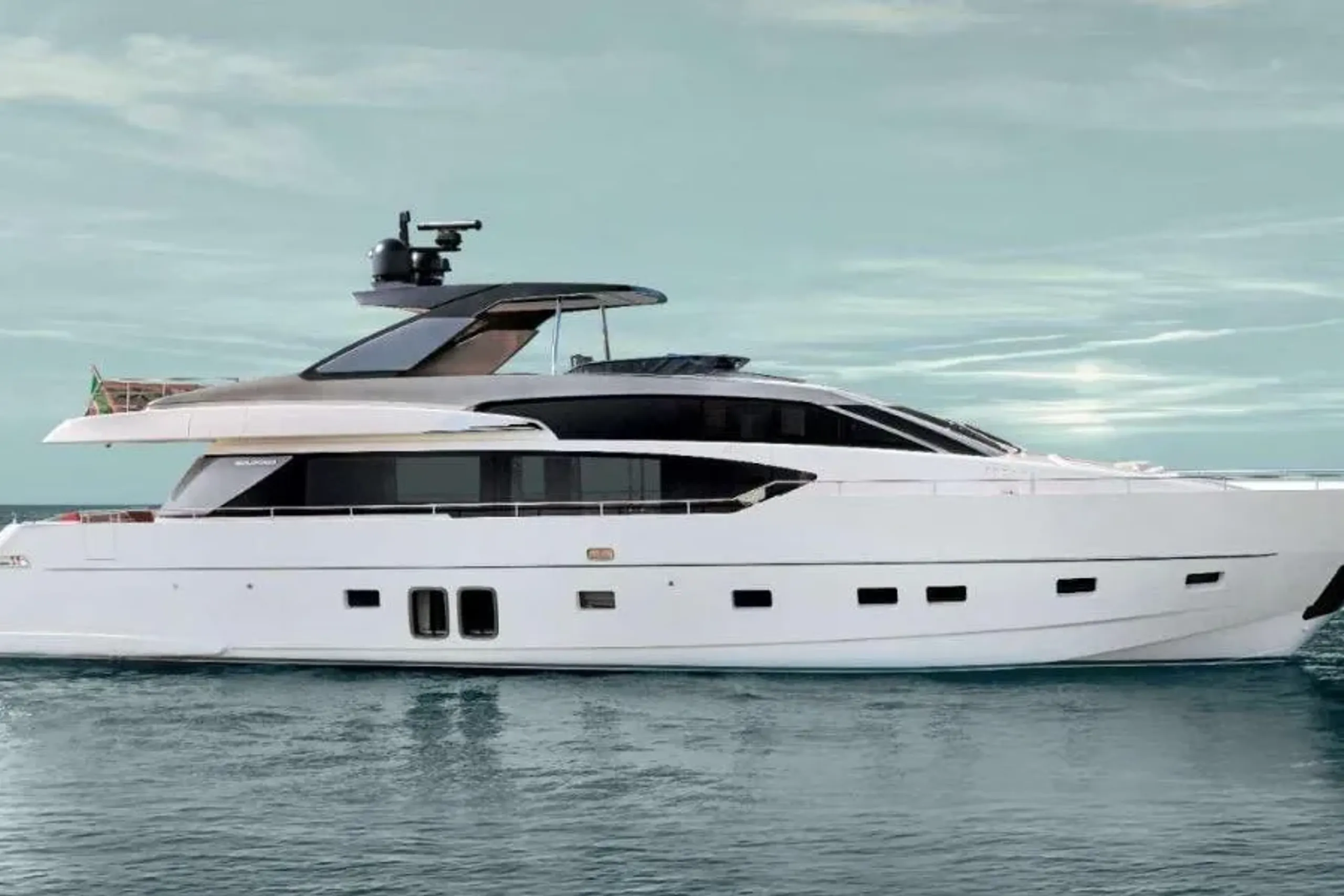 Sanlorenzo 27m - Photograph 3