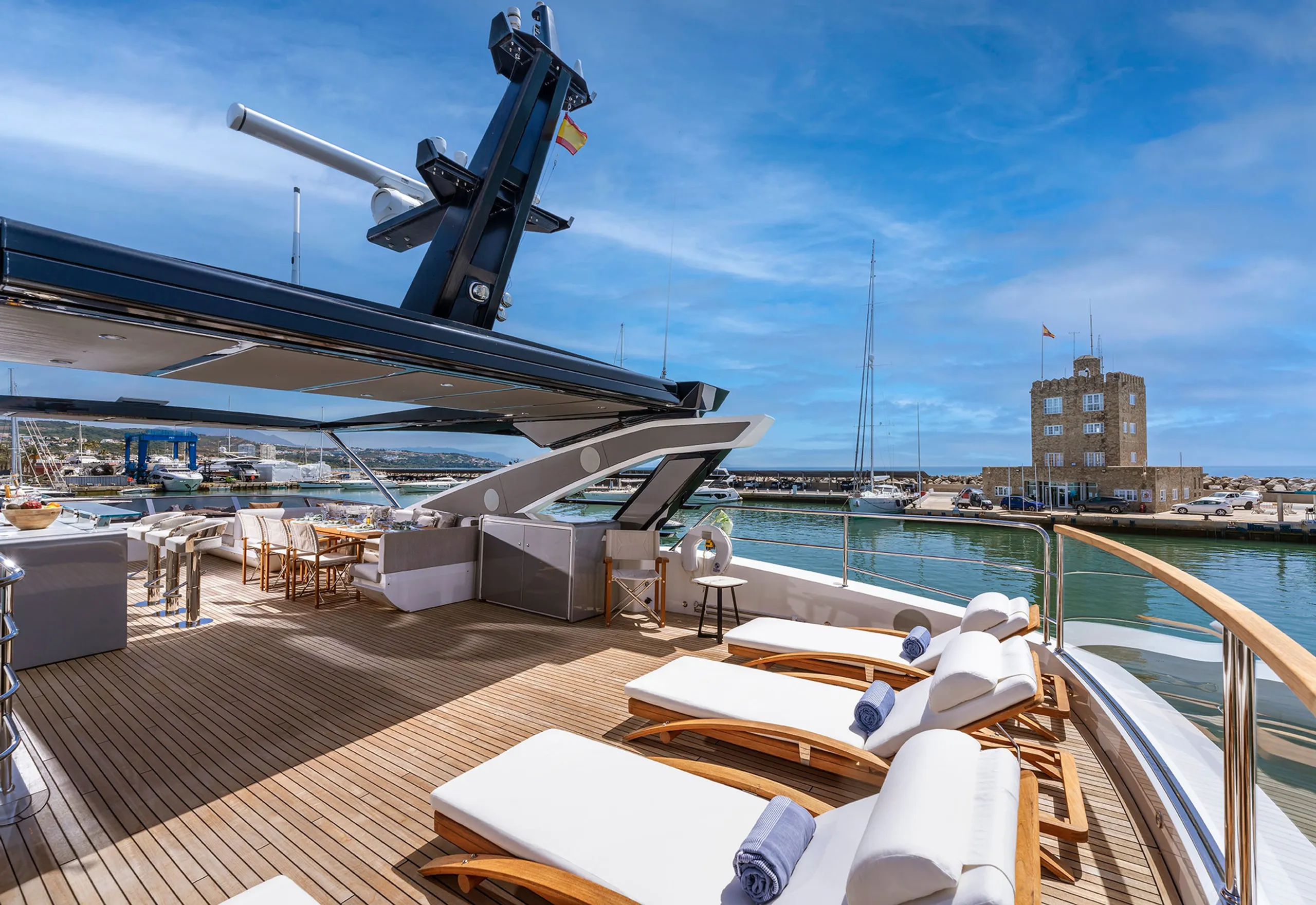 Sunseeker 27m - Photograph 5