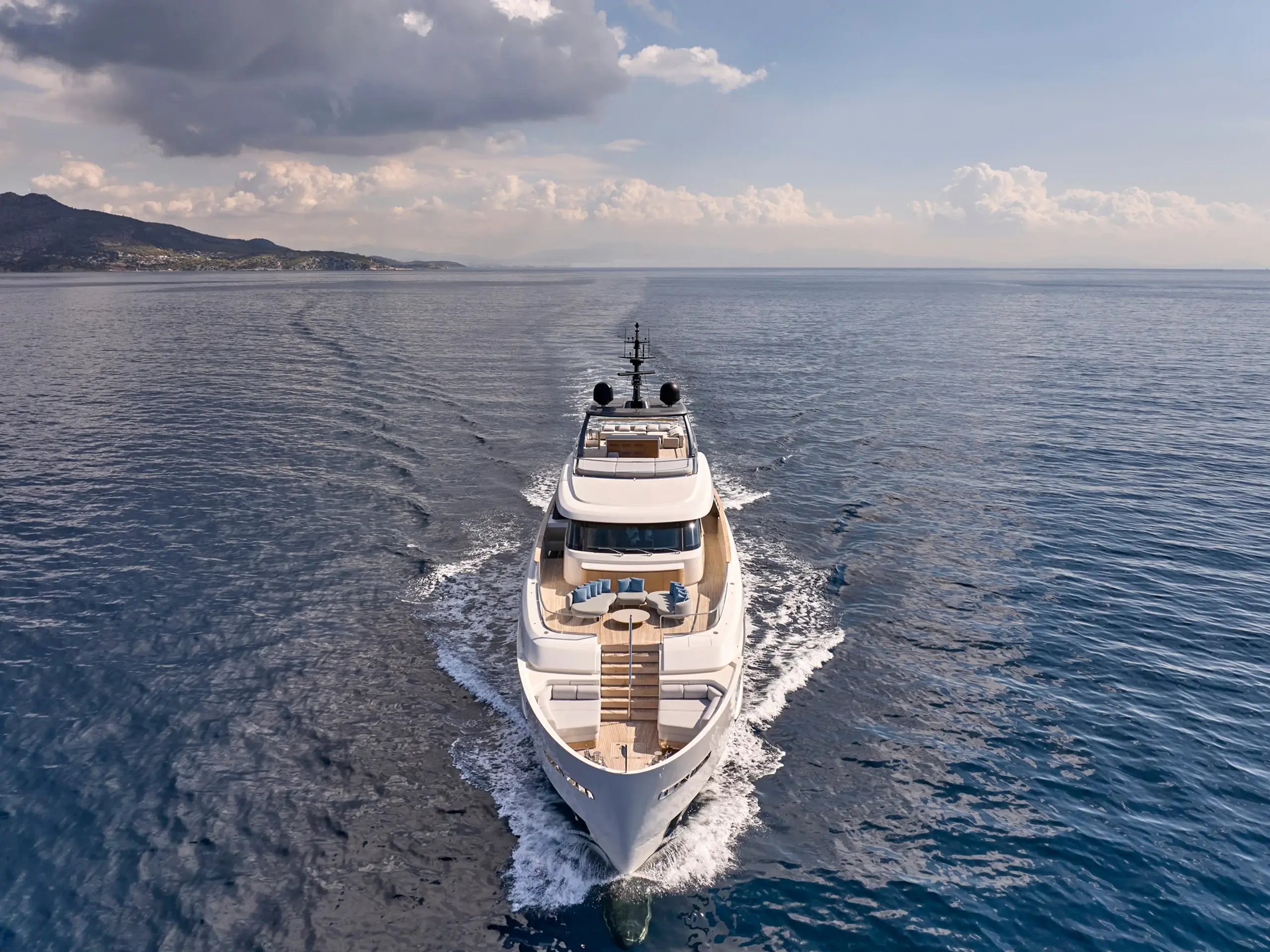 Sanlorenzo 36-metre at anchor
