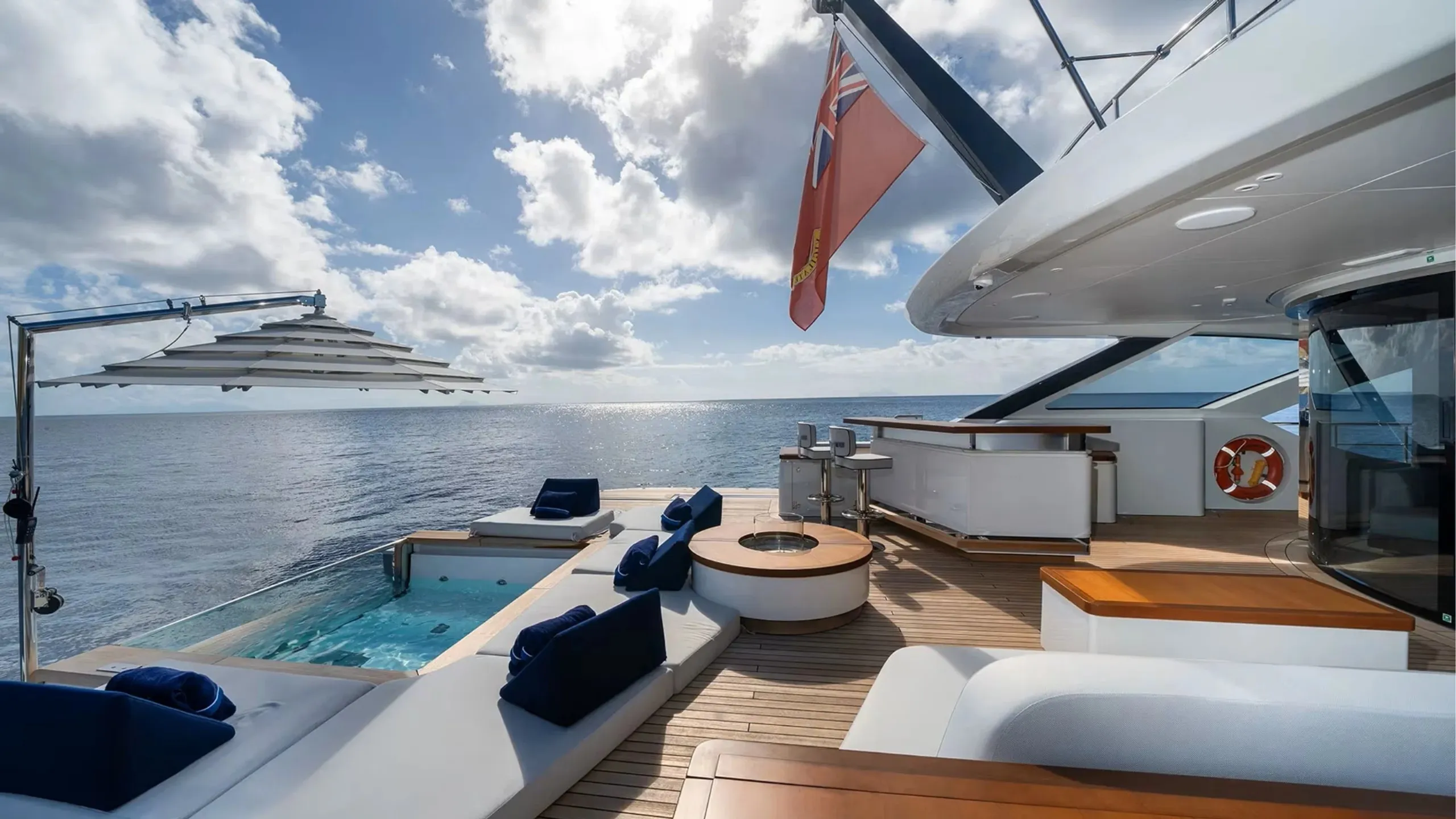 Benetti 34.36m (photograph 6)