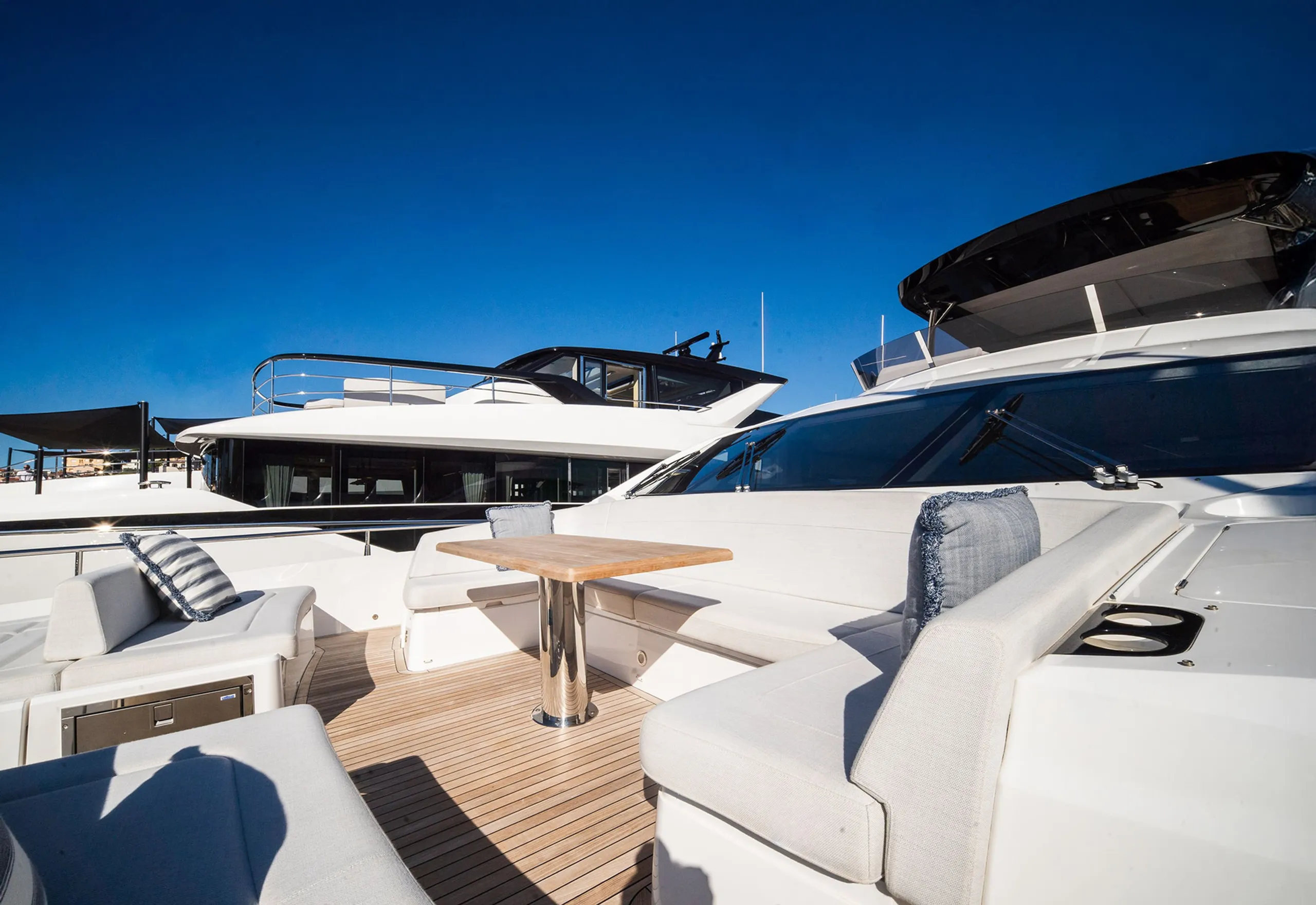 Sunseeker 24m - Photograph 4