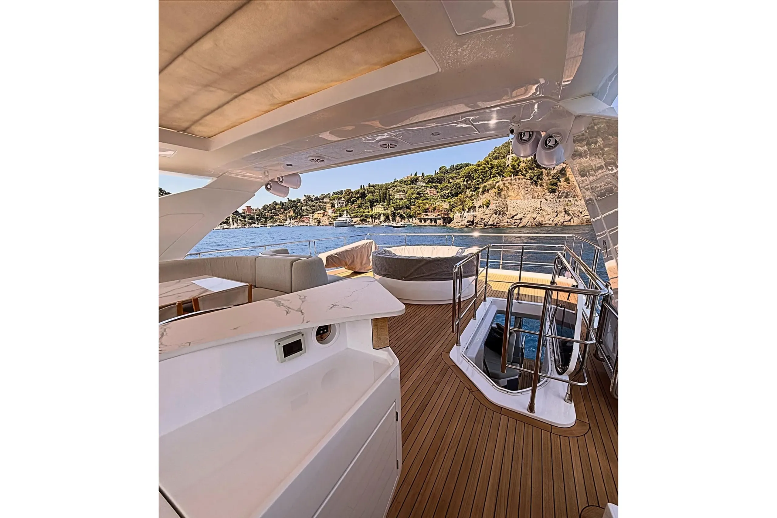 Azimut 27m - Photograph 2
