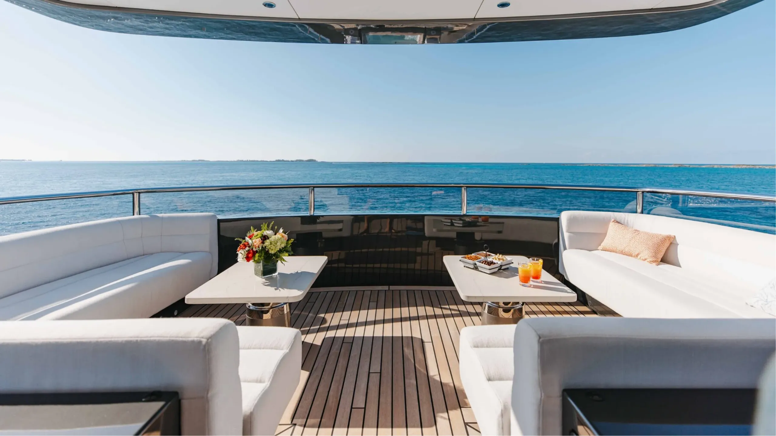 Ocean Alexander 34.57m (photograph 1)