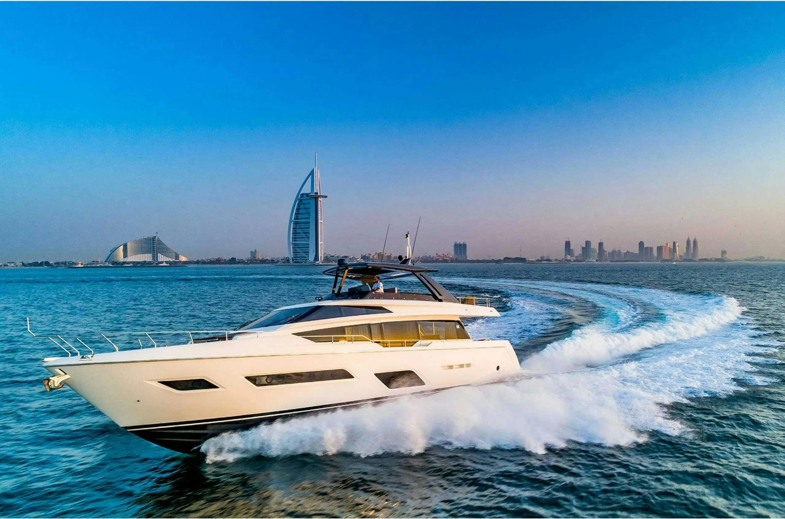 Ferretti 24m - Photograph 4