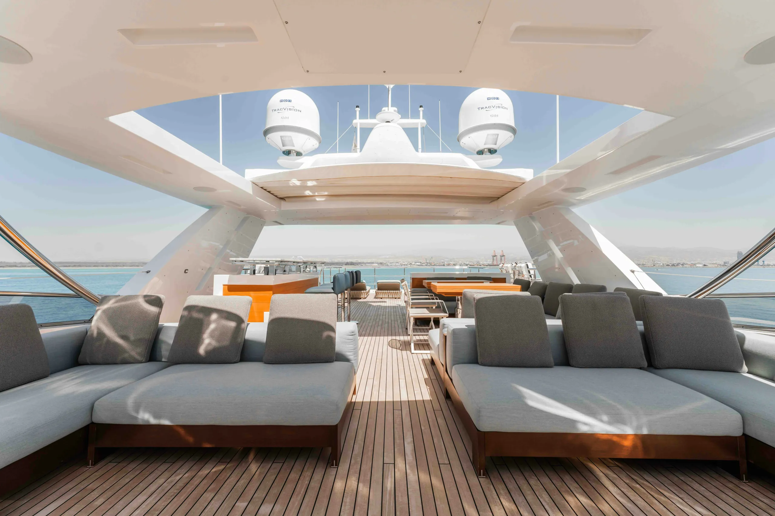 Benetti 38m - Photograph 5
