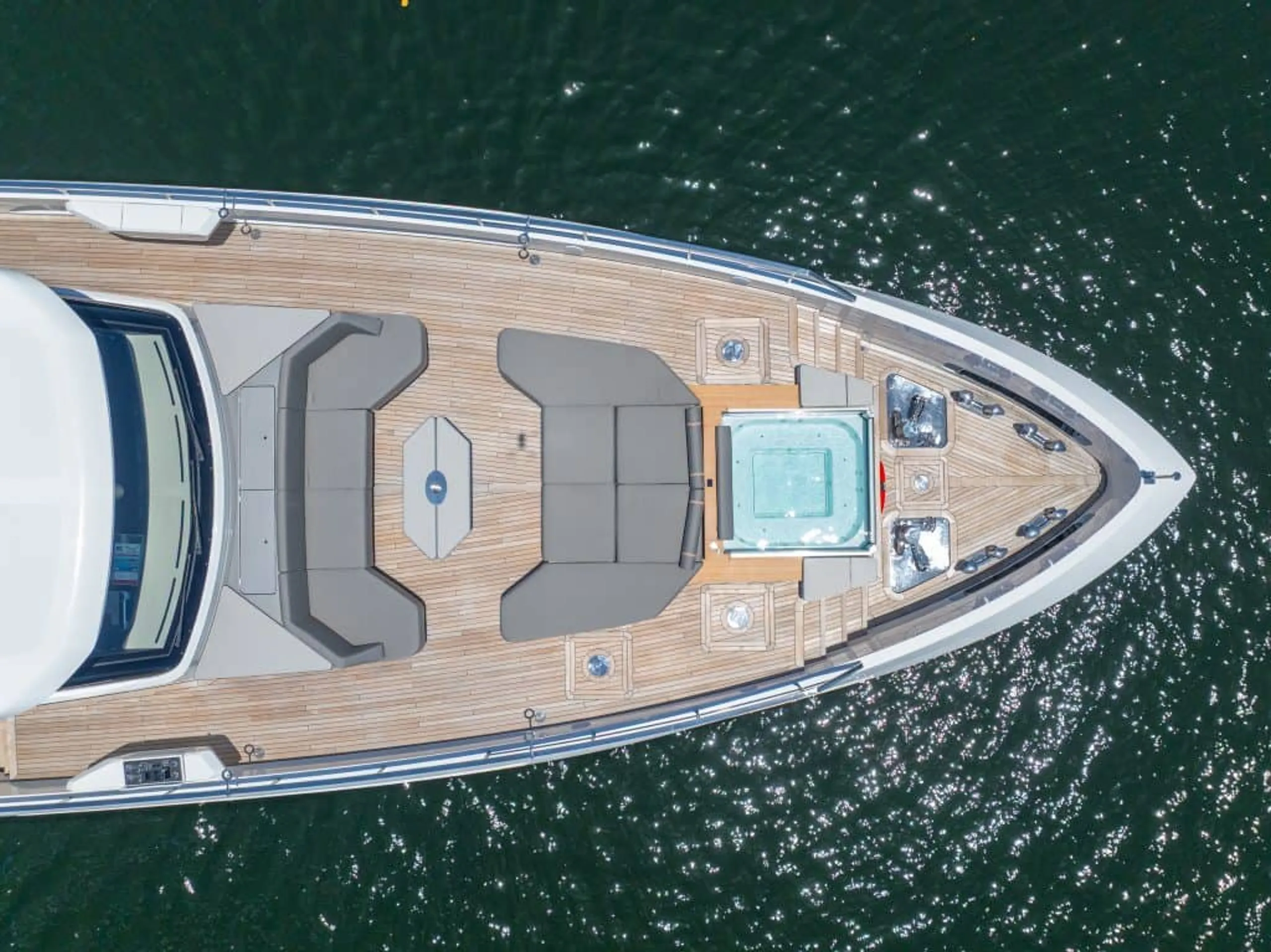 Azimut 35m - Photograph 7