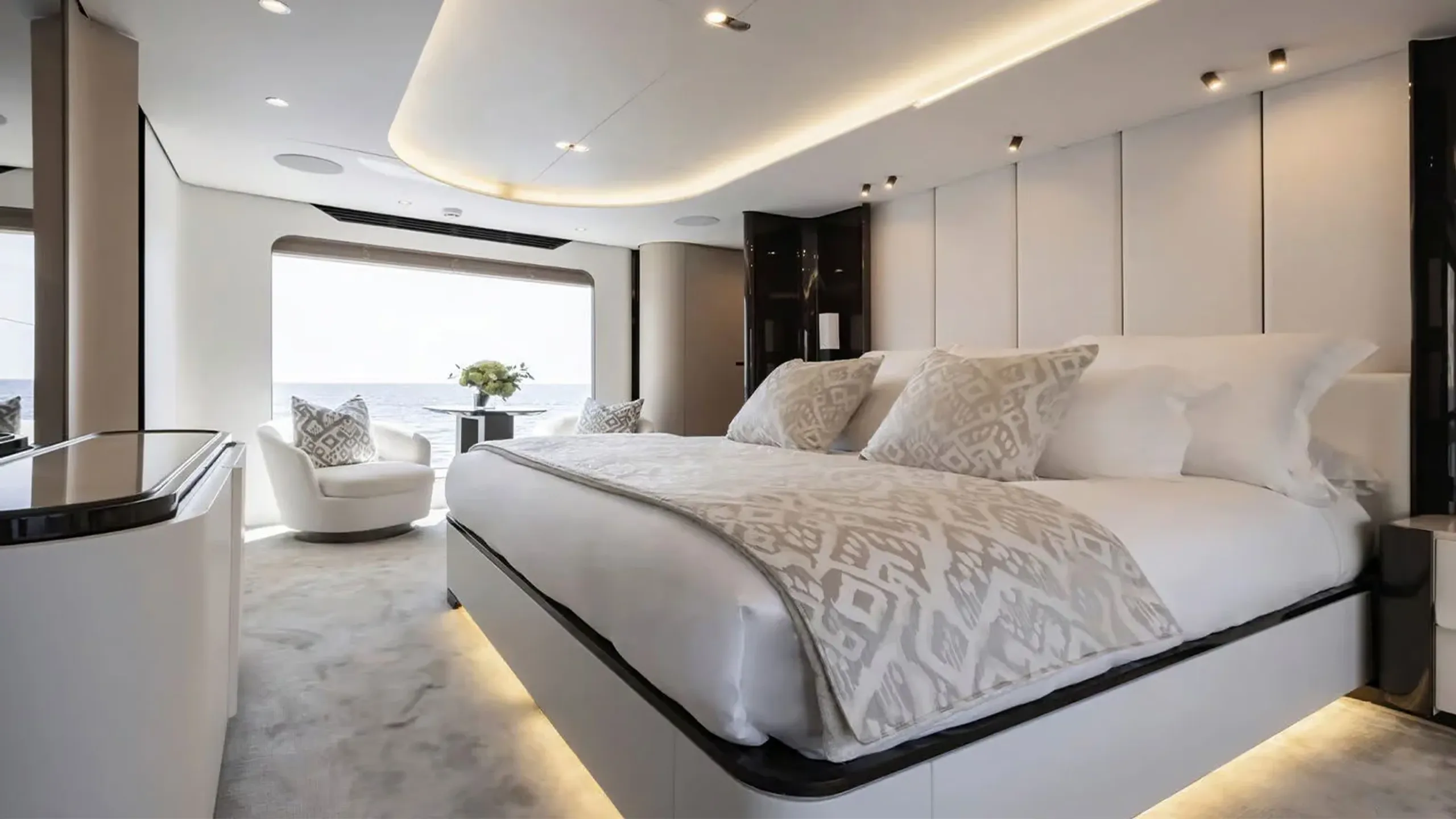 Azimut 32m - Photograph 7