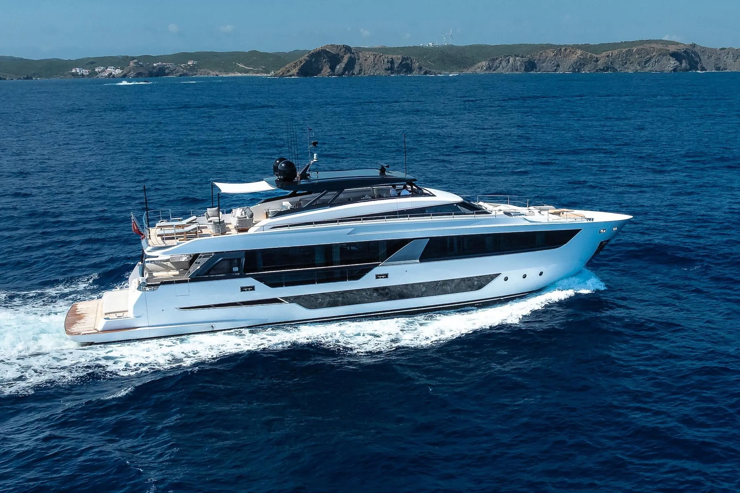 Ferretti 30m - Photograph 2
