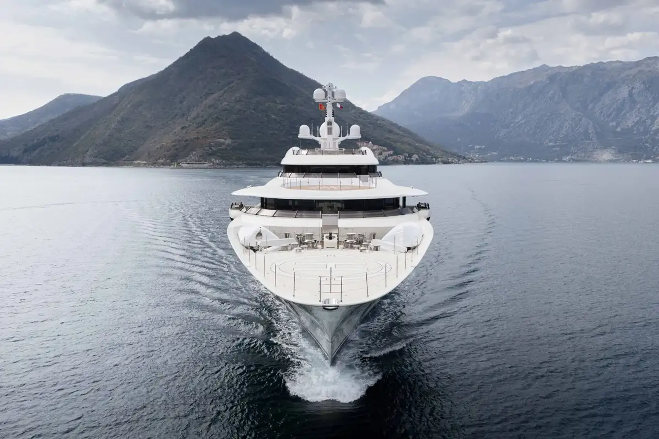 Lürssen 115m - Photograph 2