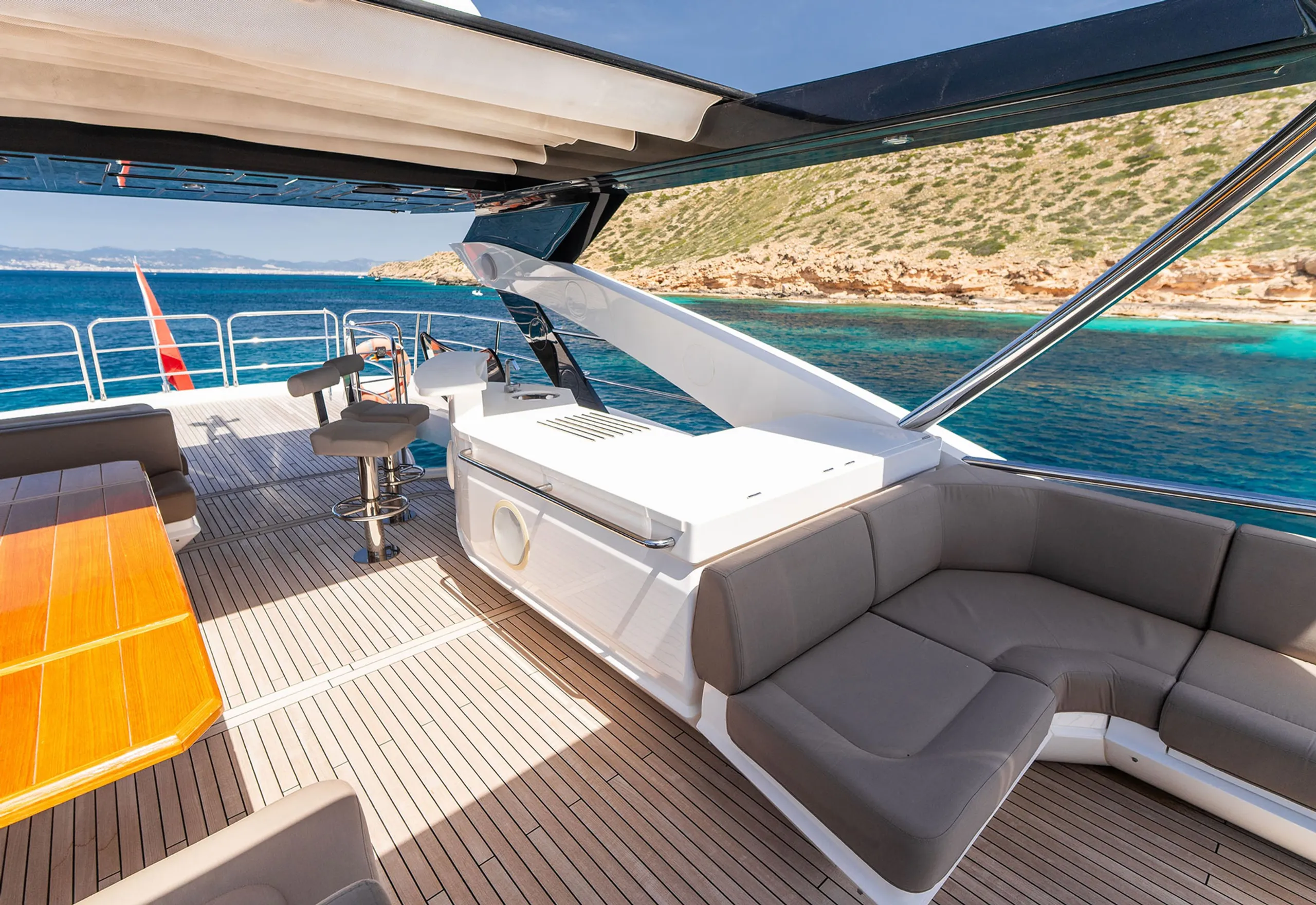 Sunseeker 26m - Photograph 6