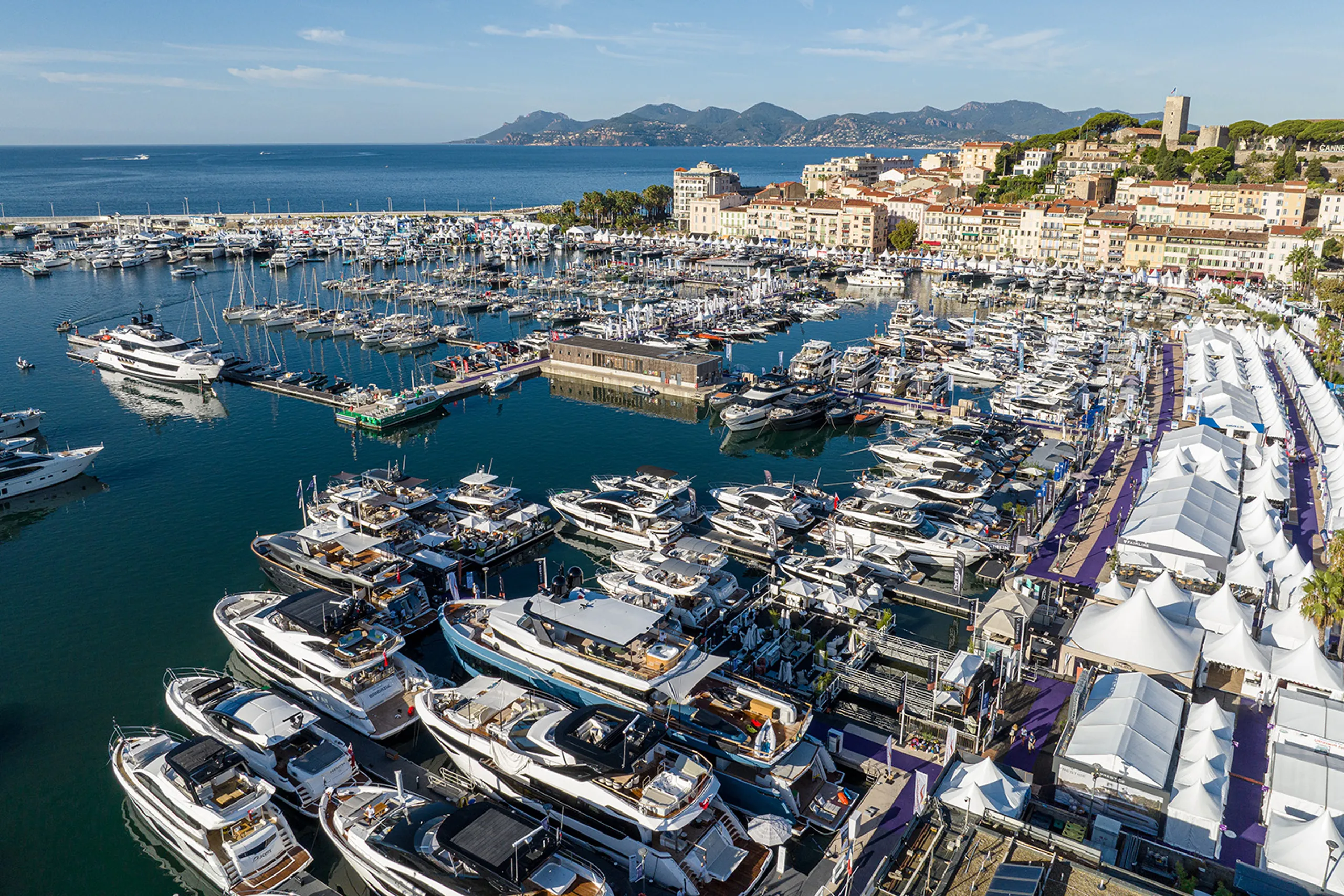 Yacht events. Editorial