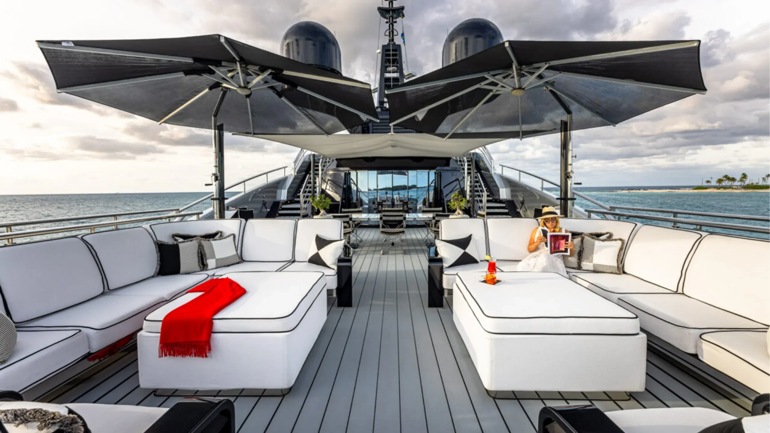 Isa Yachts 66.4m (photograph 2)