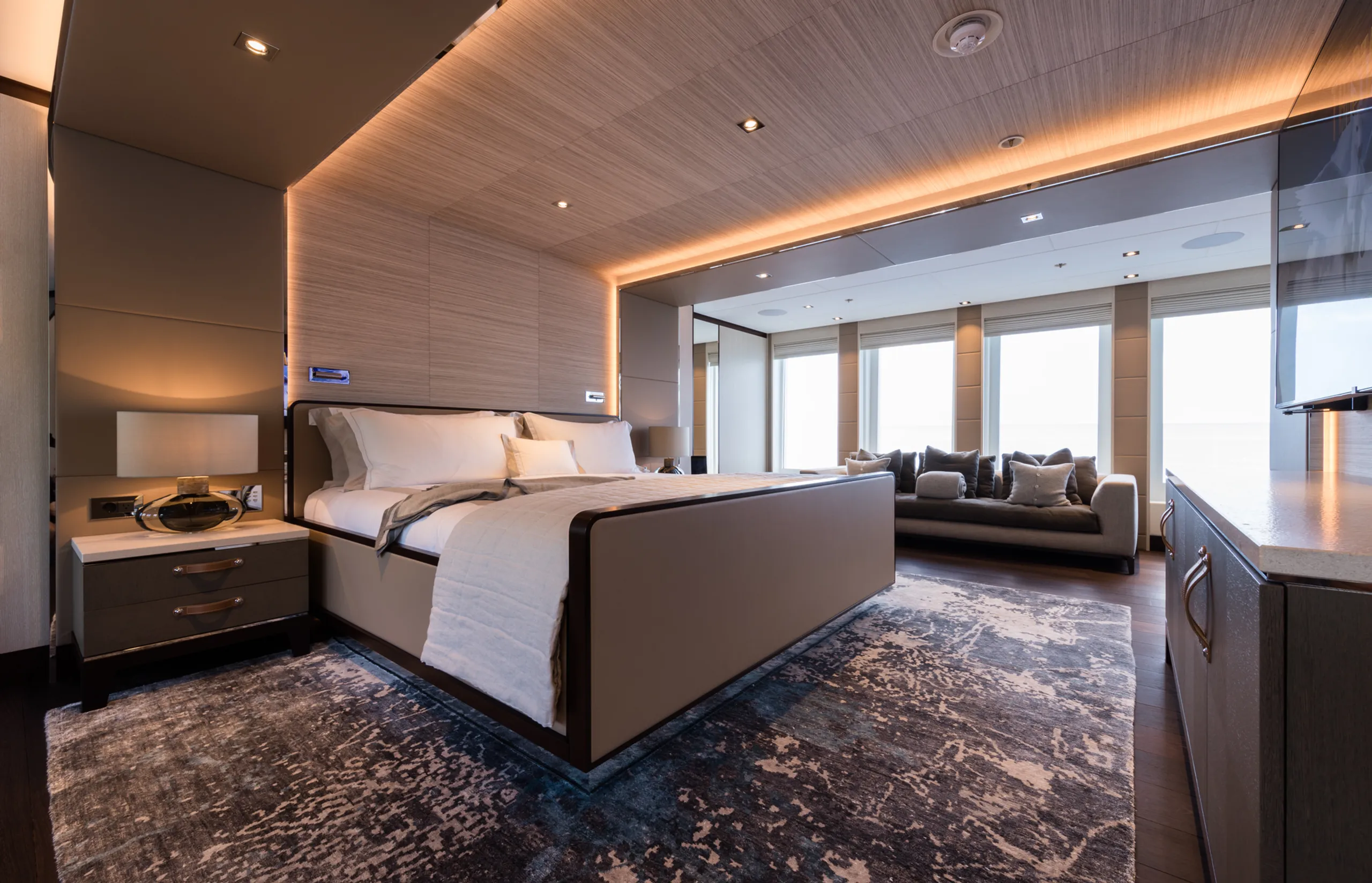 Heesen 55m - Photograph 5