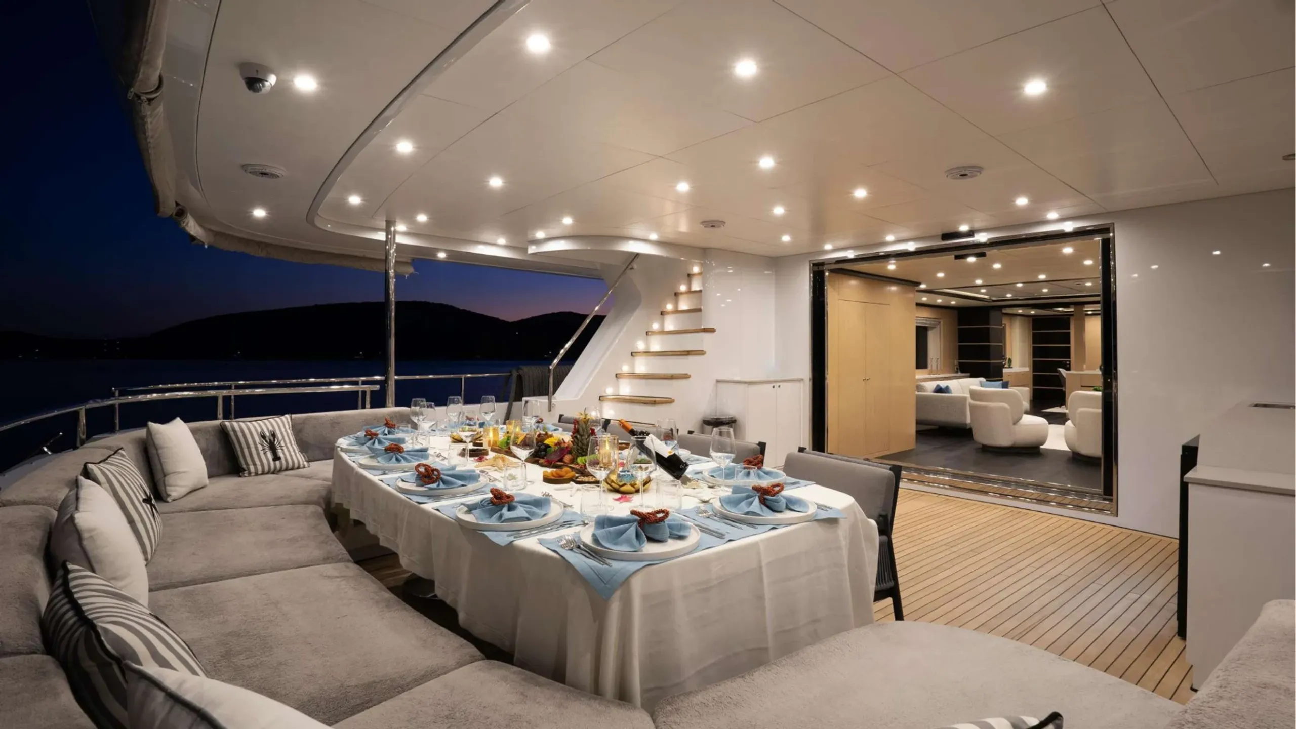 Custom 43m (photograph 6)