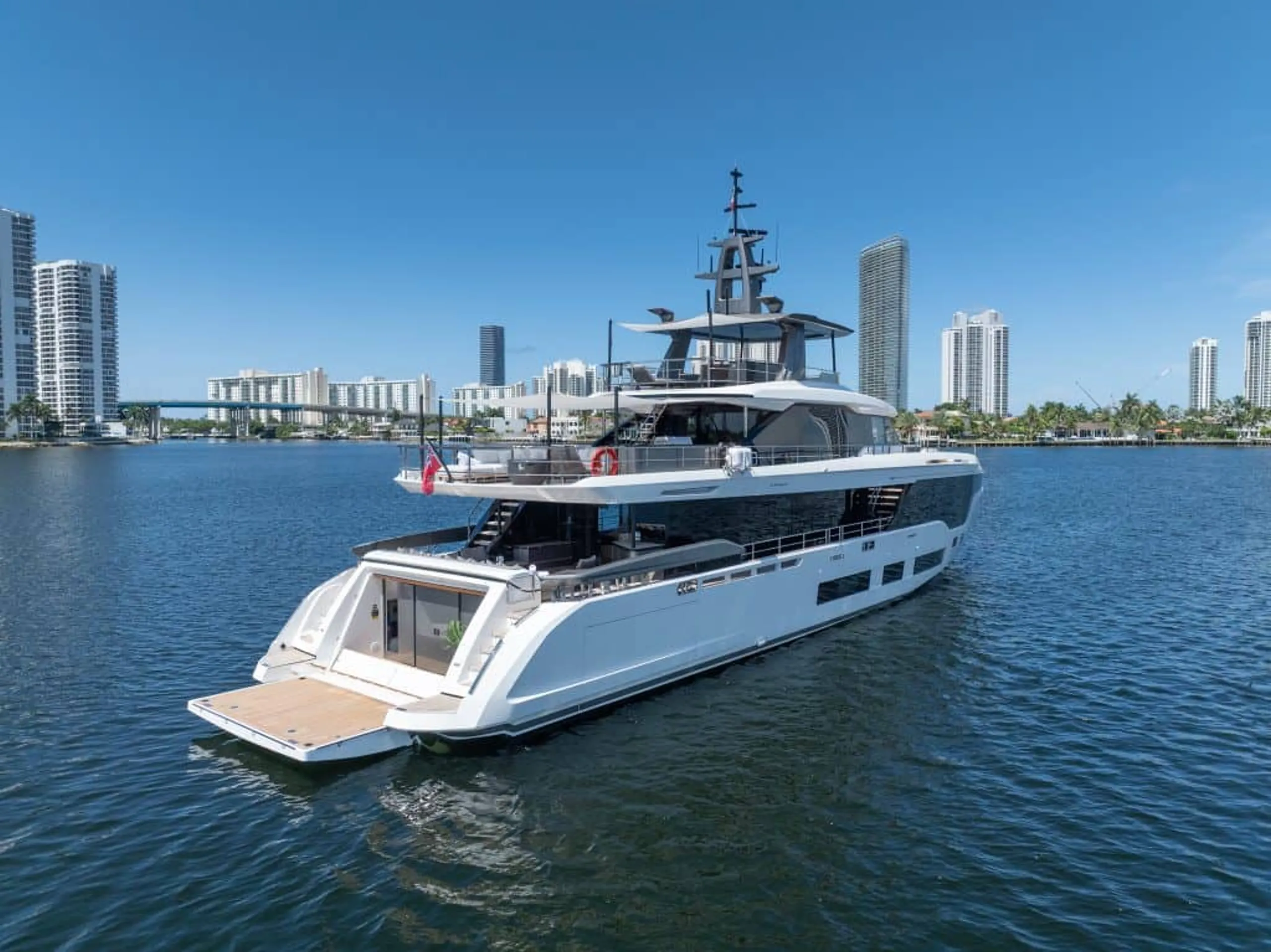 Azimut 35m - Photograph 9