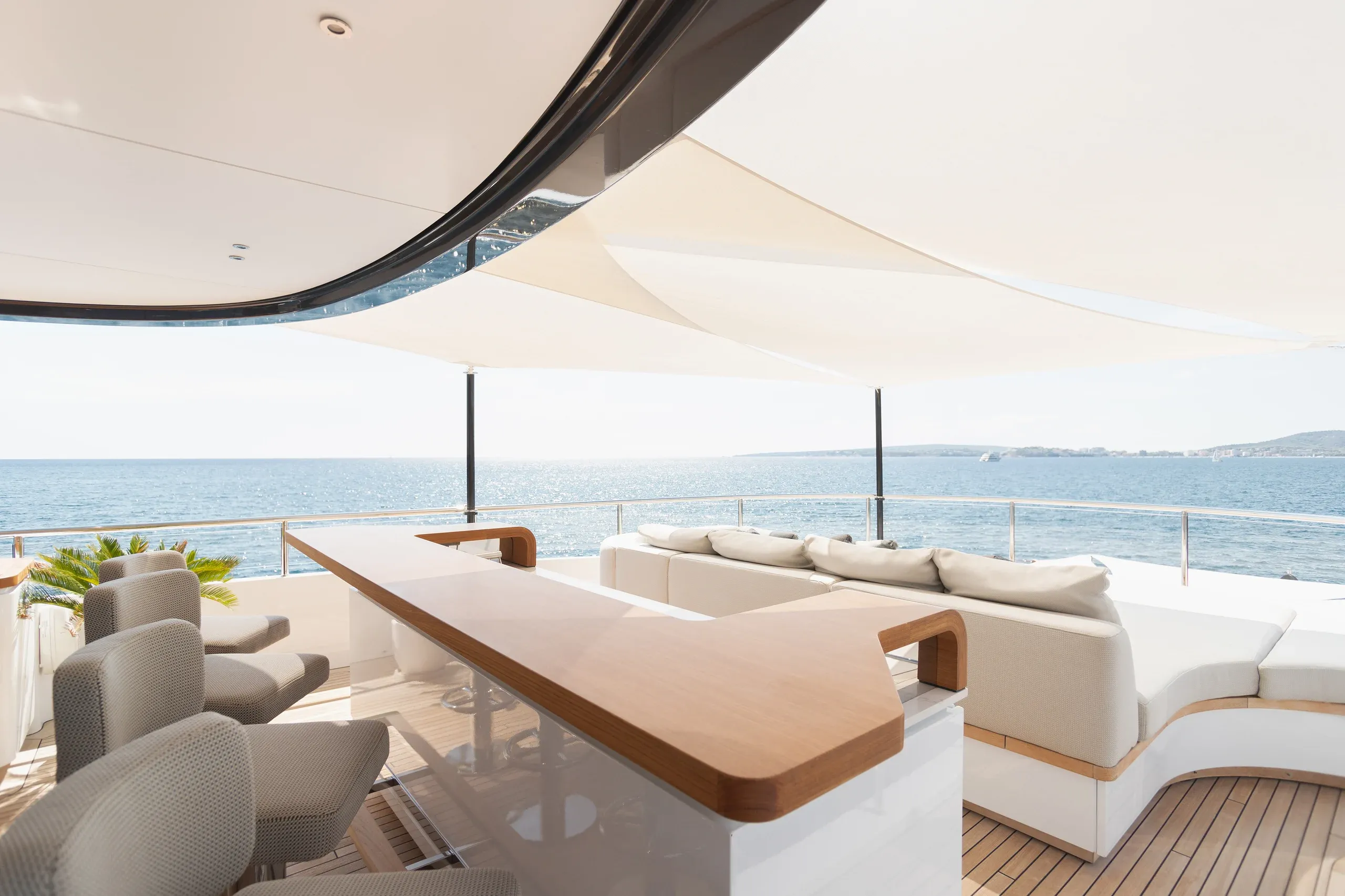 Benetti 40.8m (photograph 1)