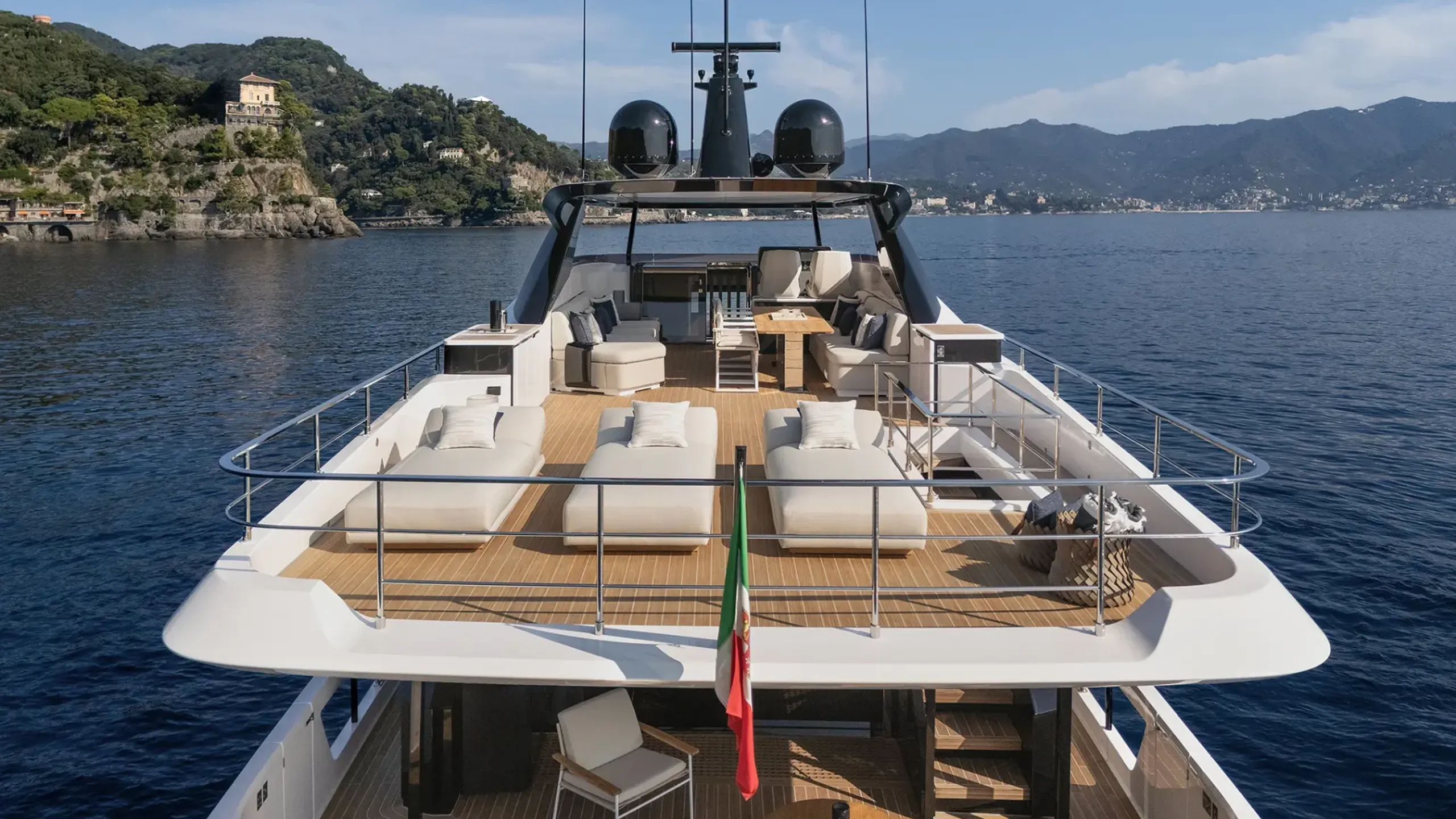 Ferretti 24m - Photograph 4