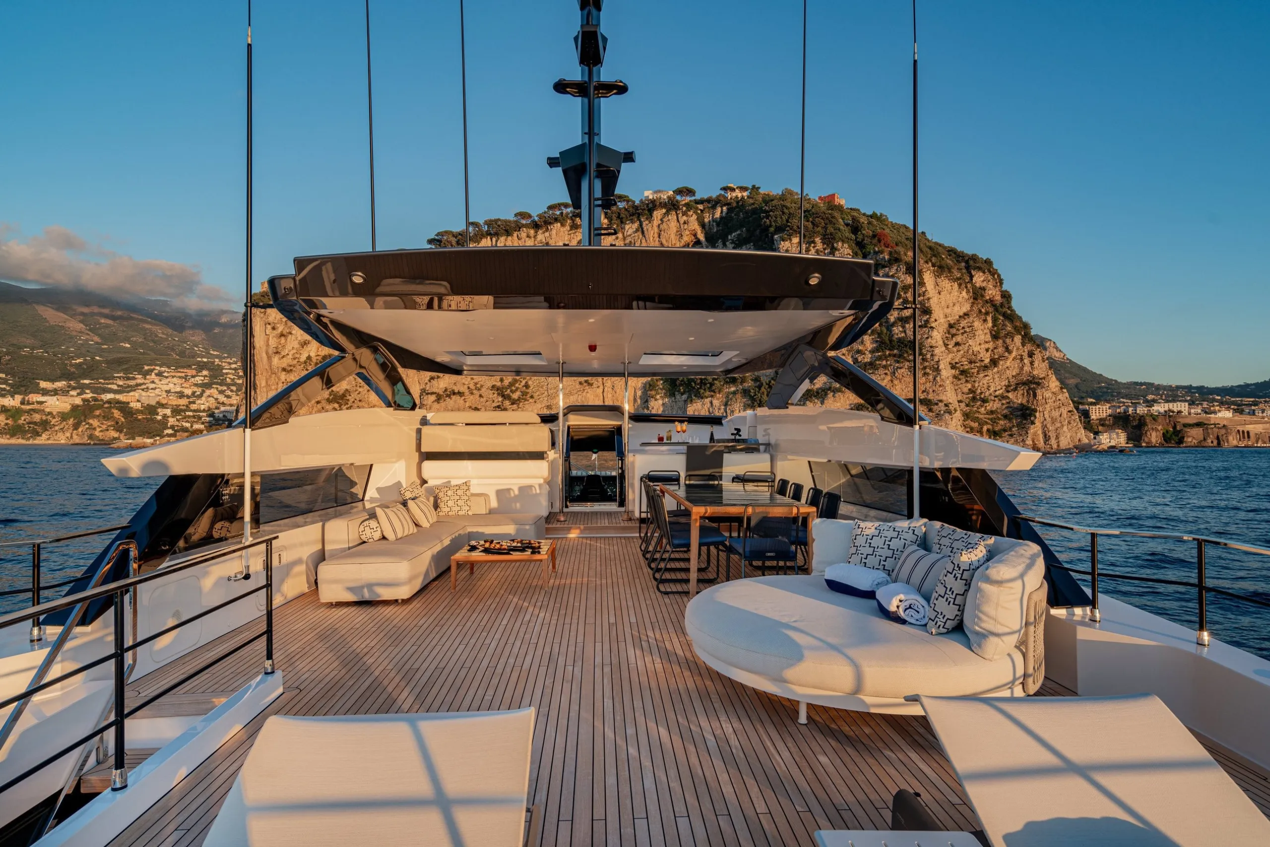 Ferretti 33m (photograph 5)