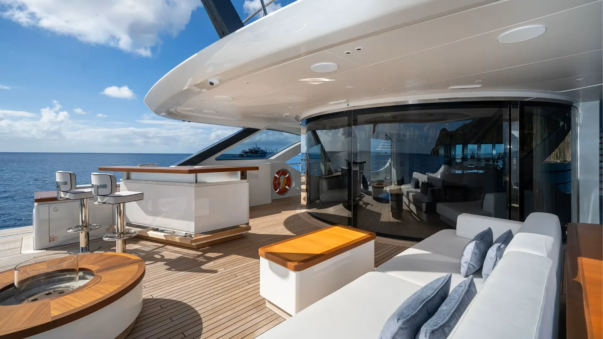 Benetti 34.36m (photograph 8)
