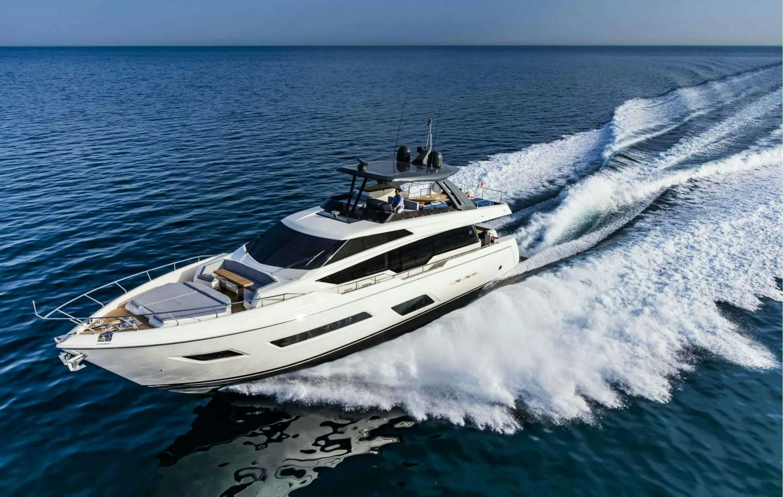 Ferretti 24m - Photograph 5