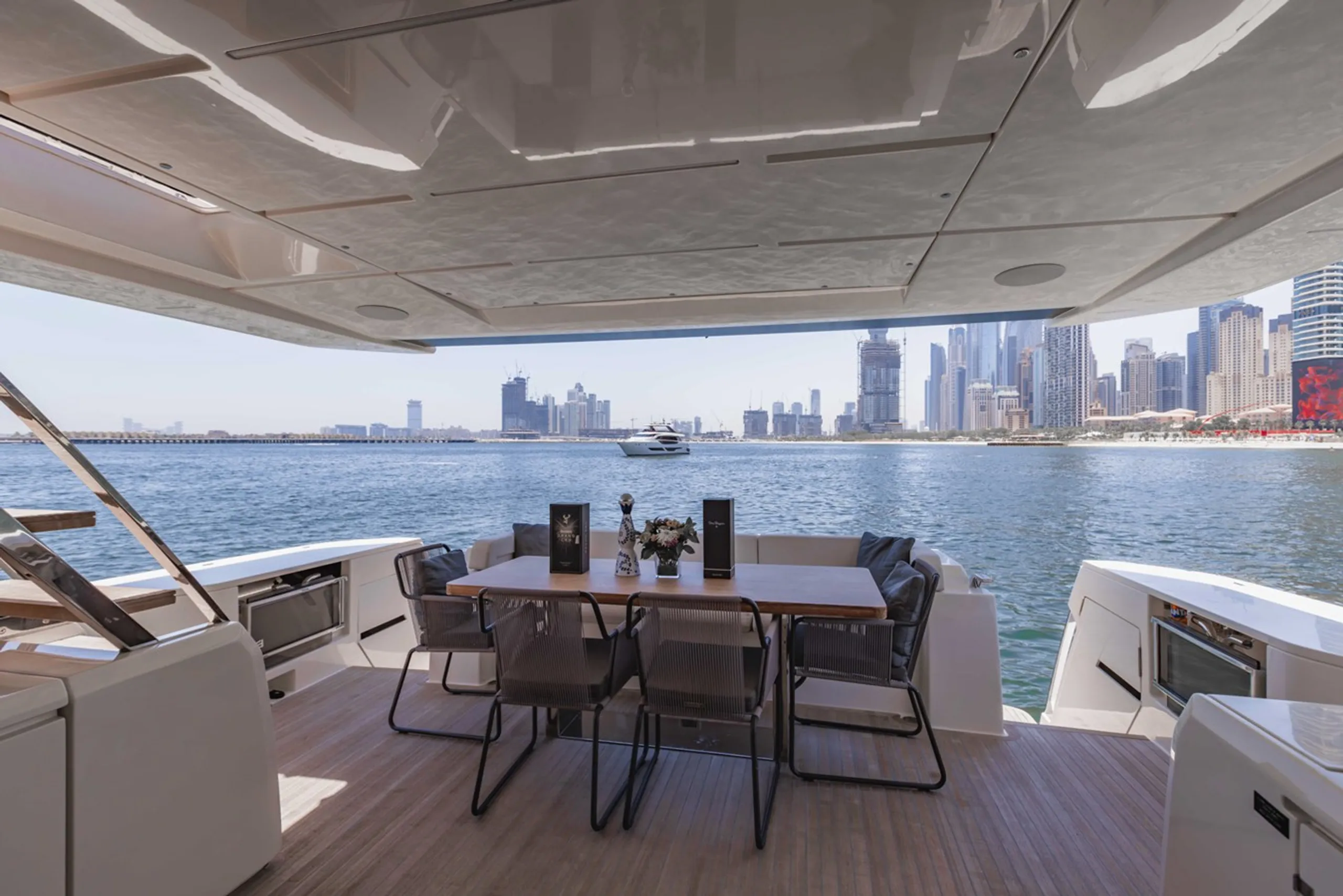 Ferretti 24m - Photograph 7