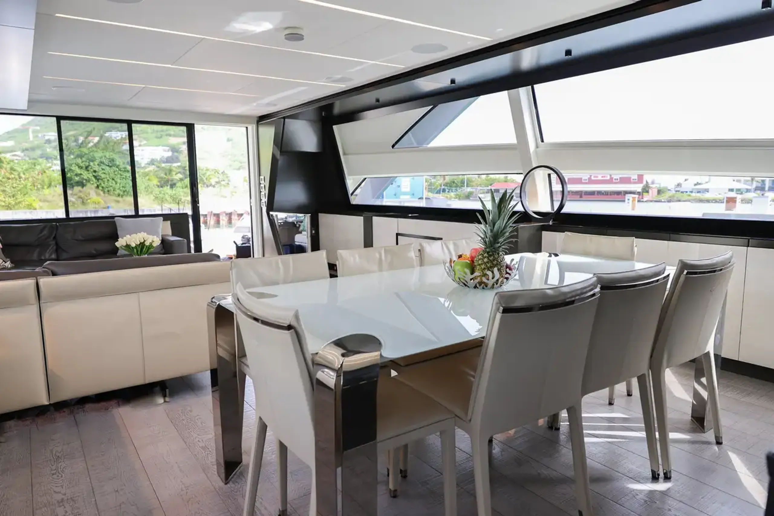Pershing 28m - Photograph 3