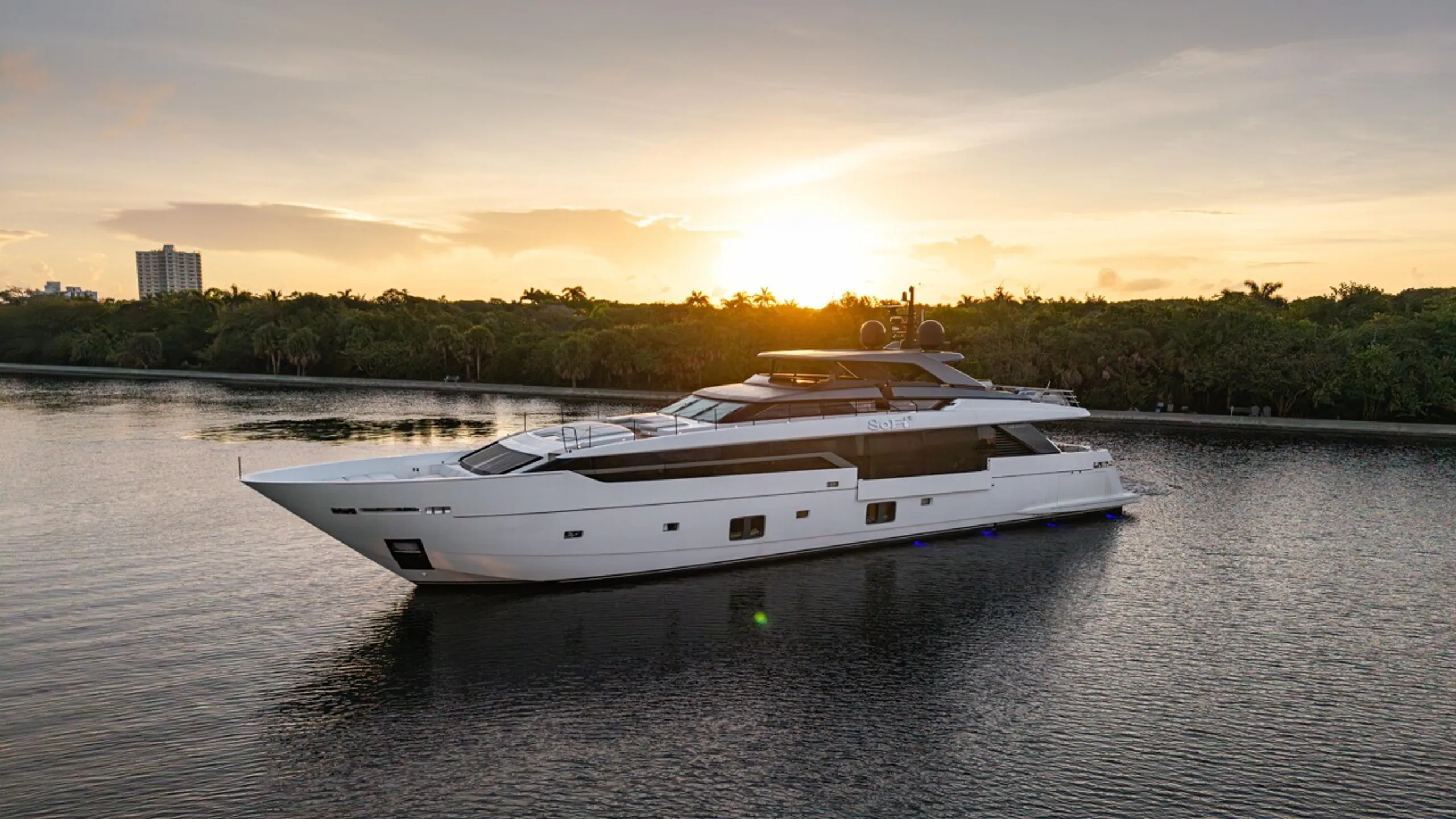 Sanlorenzo 37m - Photograph 2
