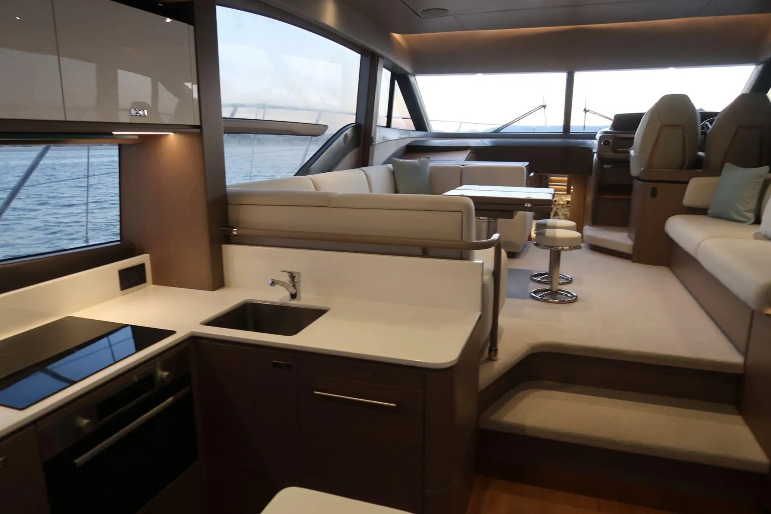 Princess Yachts 18m - Photograph 9