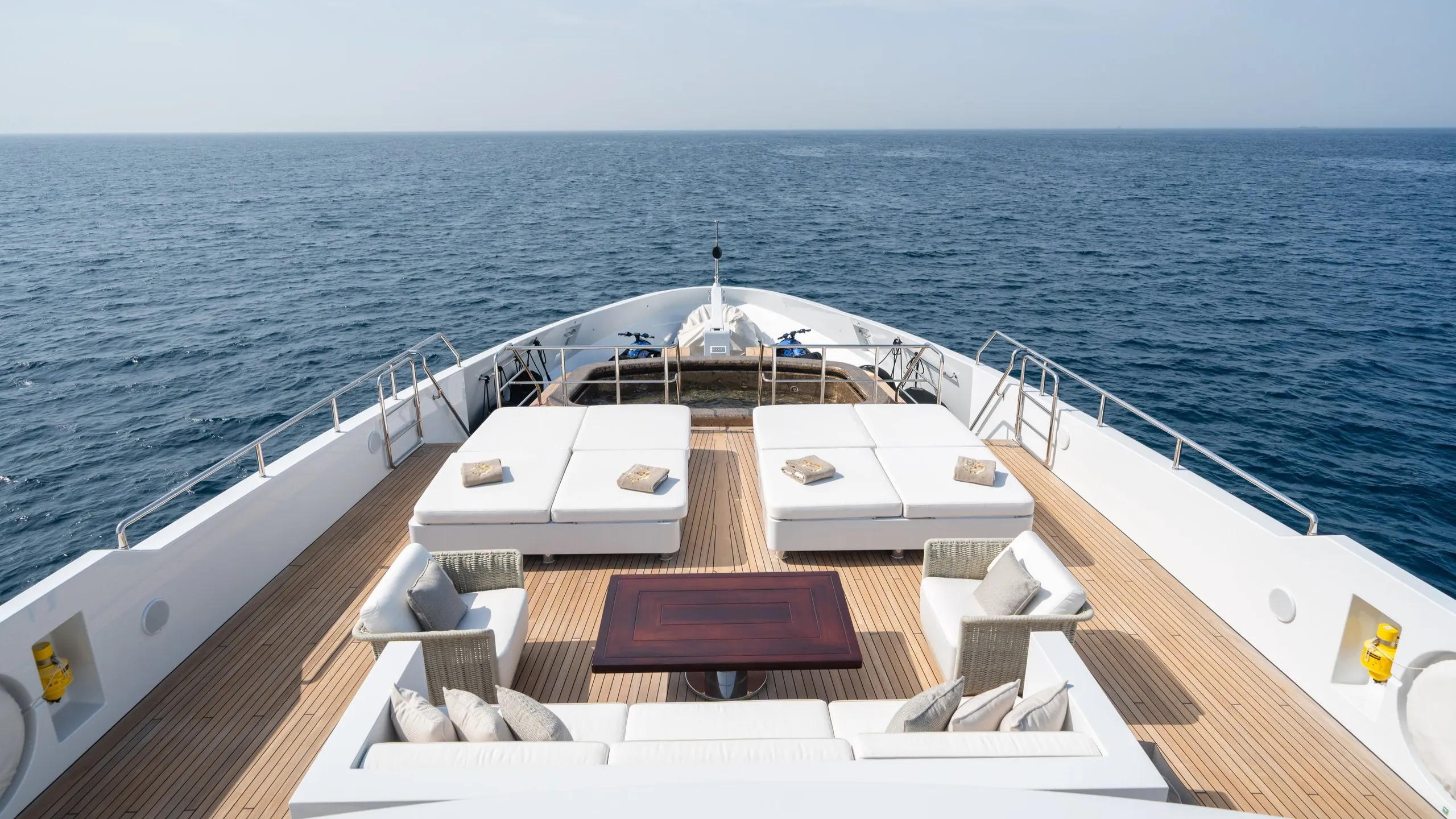 Benetti 49.88m (photograph 9)
