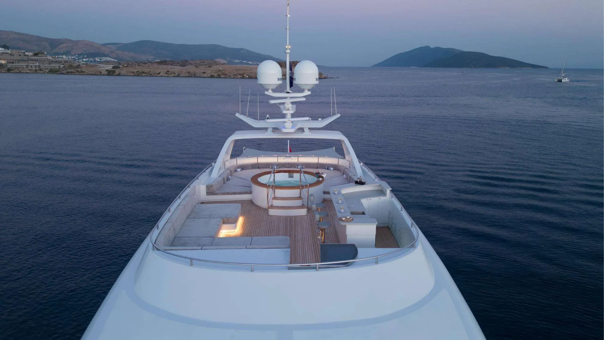 Custom 43m (photograph 2)