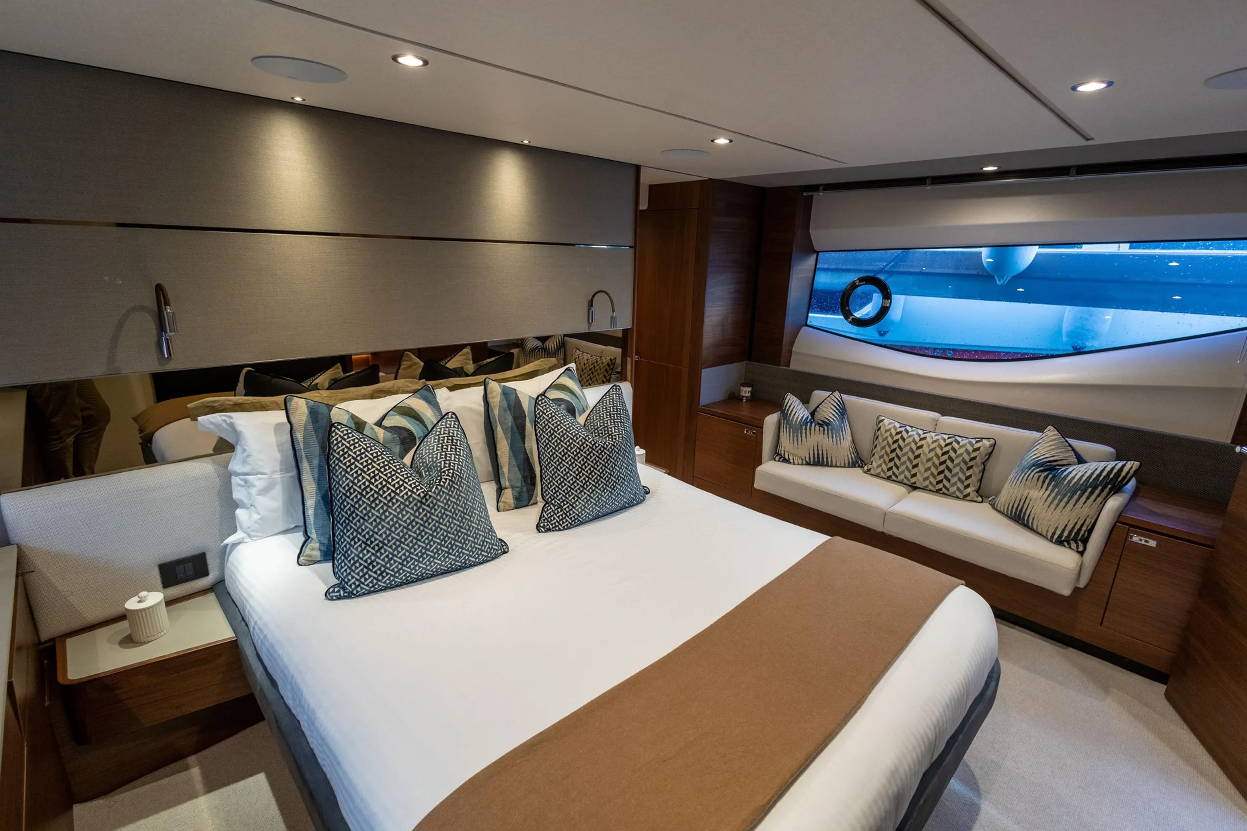 Princess Yachts 20m - Photograph 3