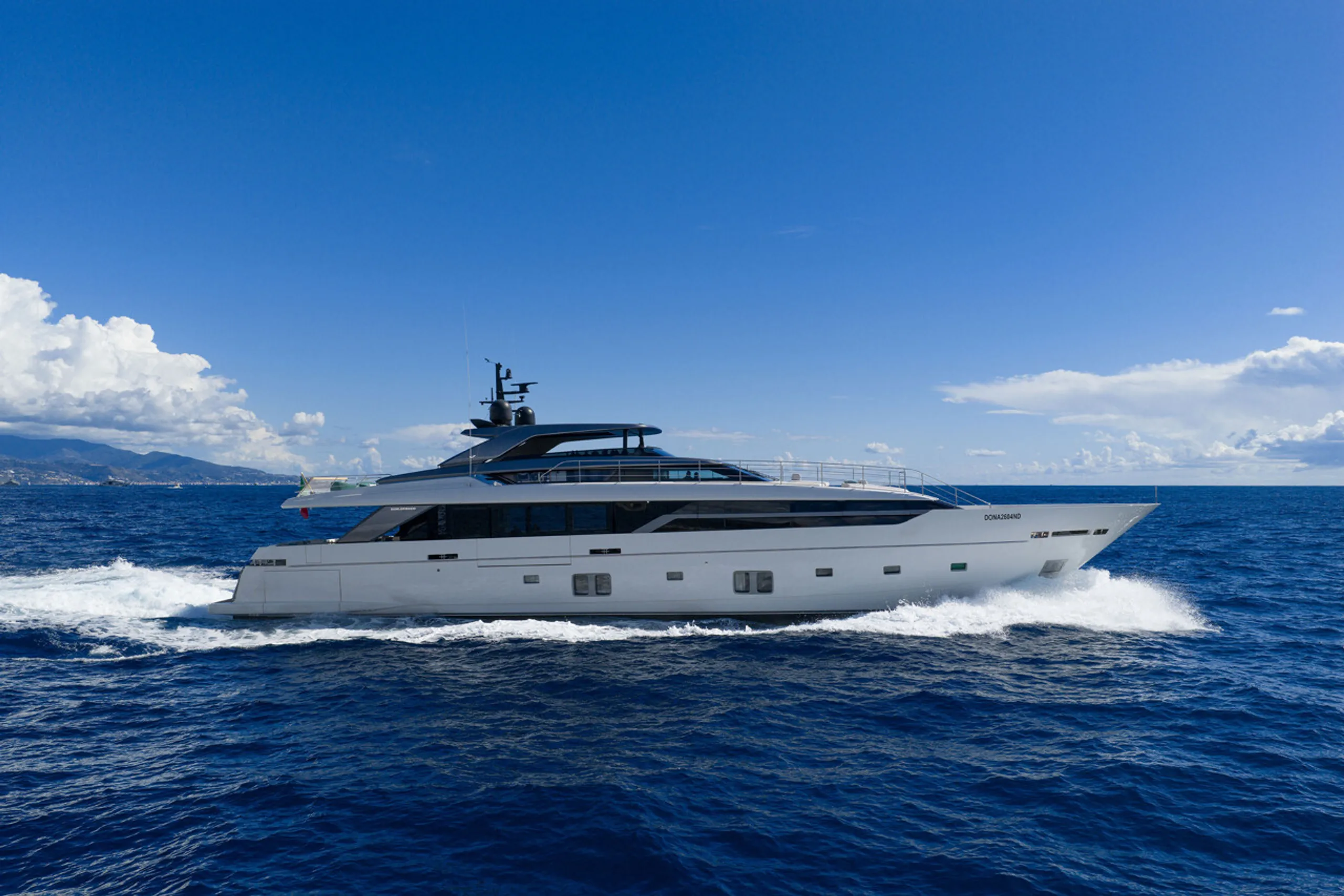 Sanlorenzo 37m - Photograph 1