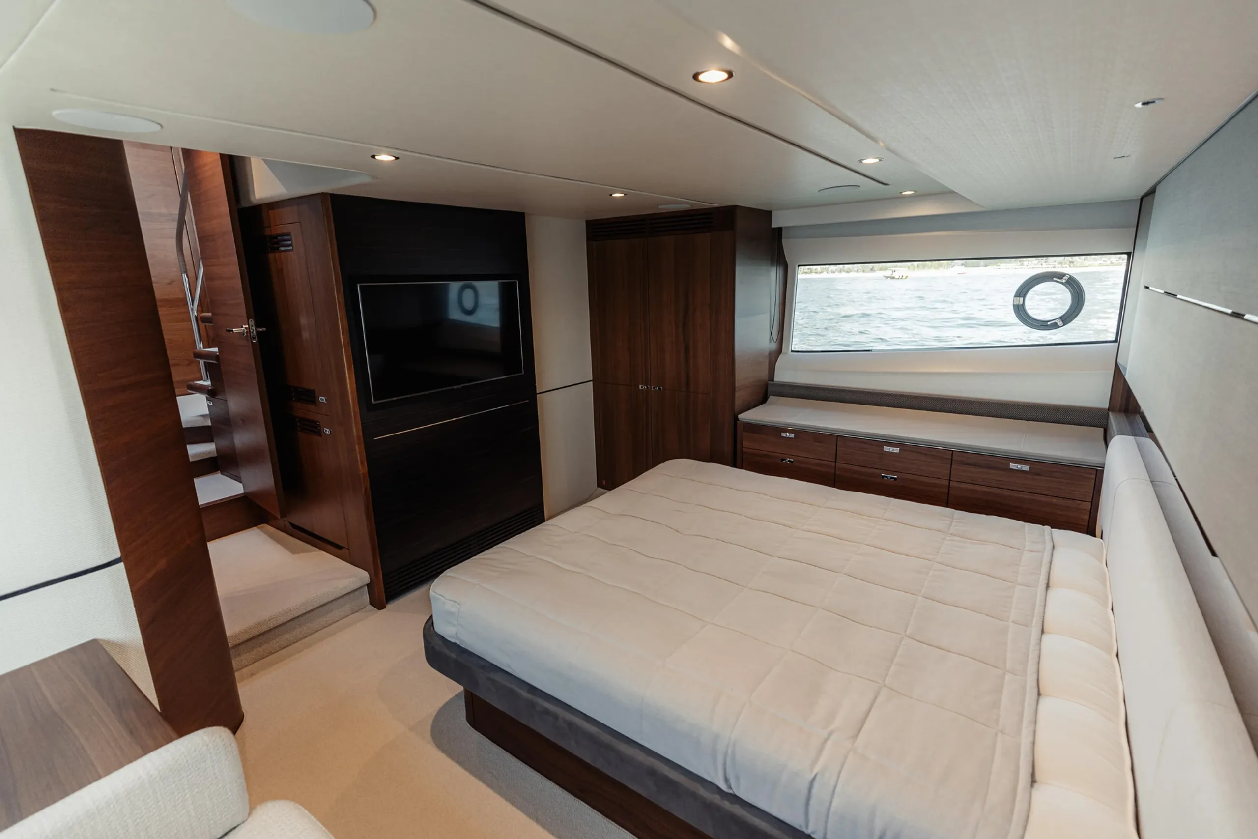 Princess Yachts 19m - Photograph 8