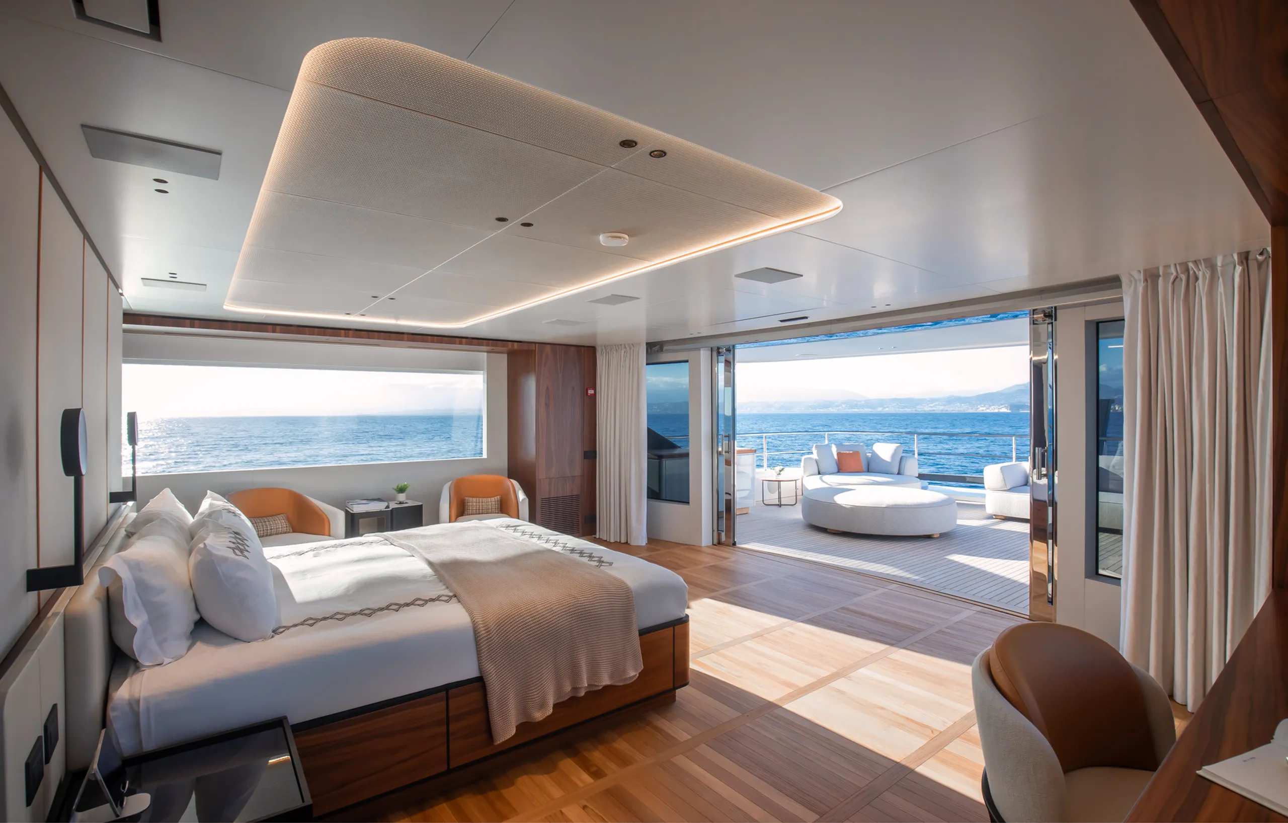 Benetti 41m - Photograph 6