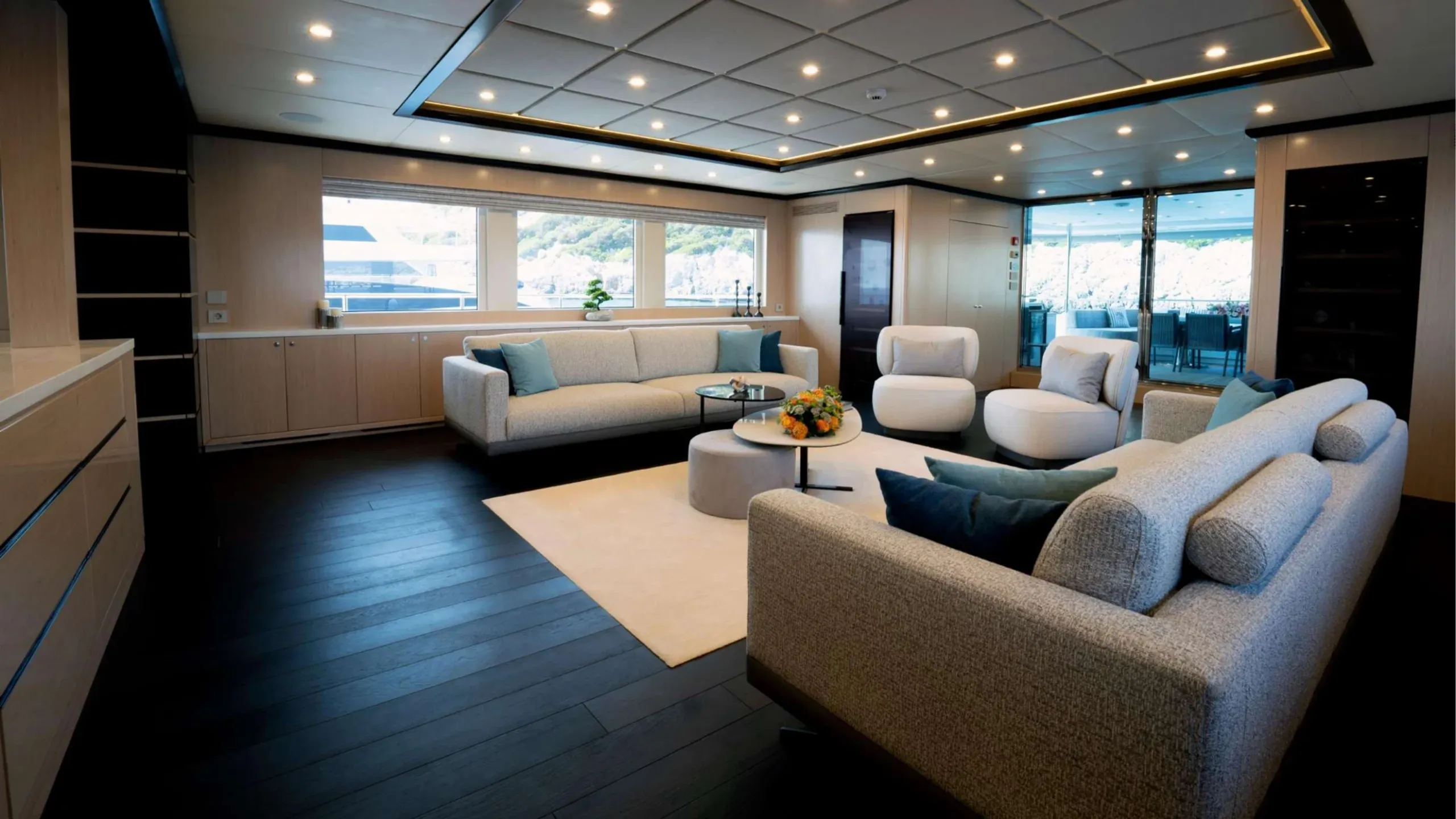 Custom 43m (photograph 8)