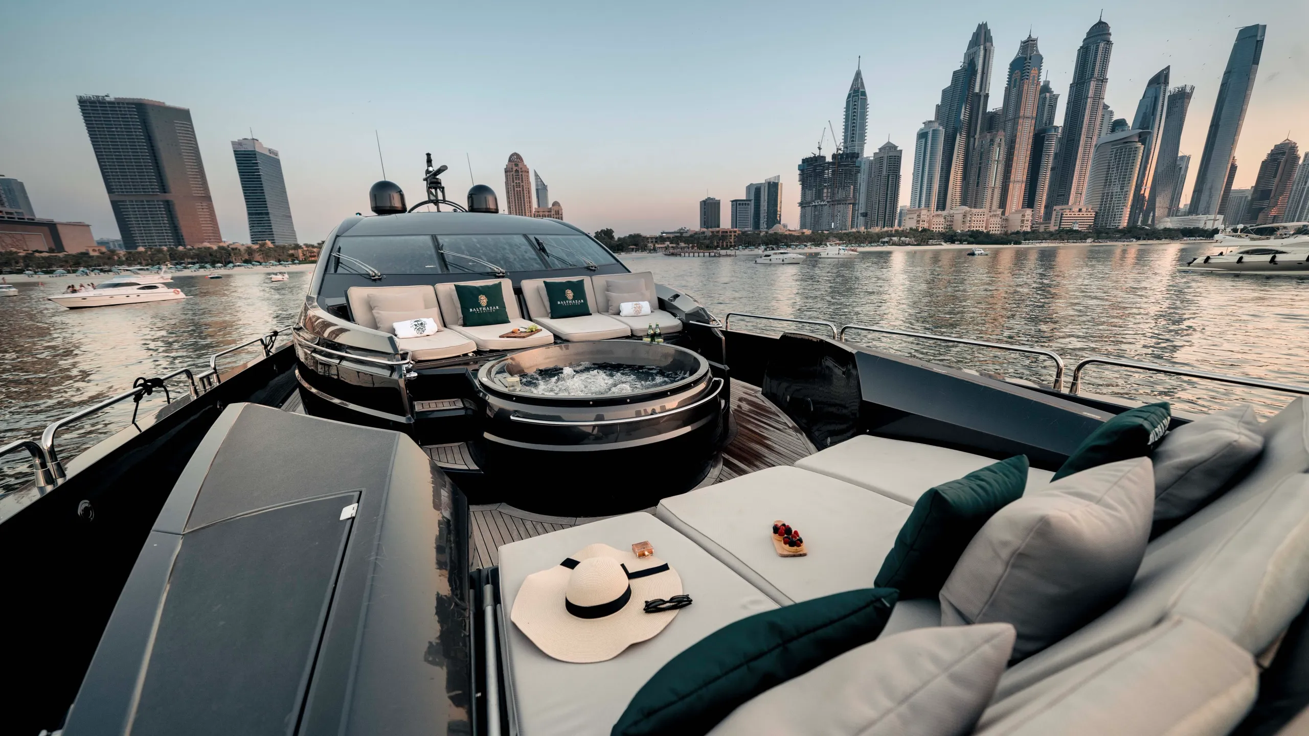 Sunseeker 33m - Photograph 3