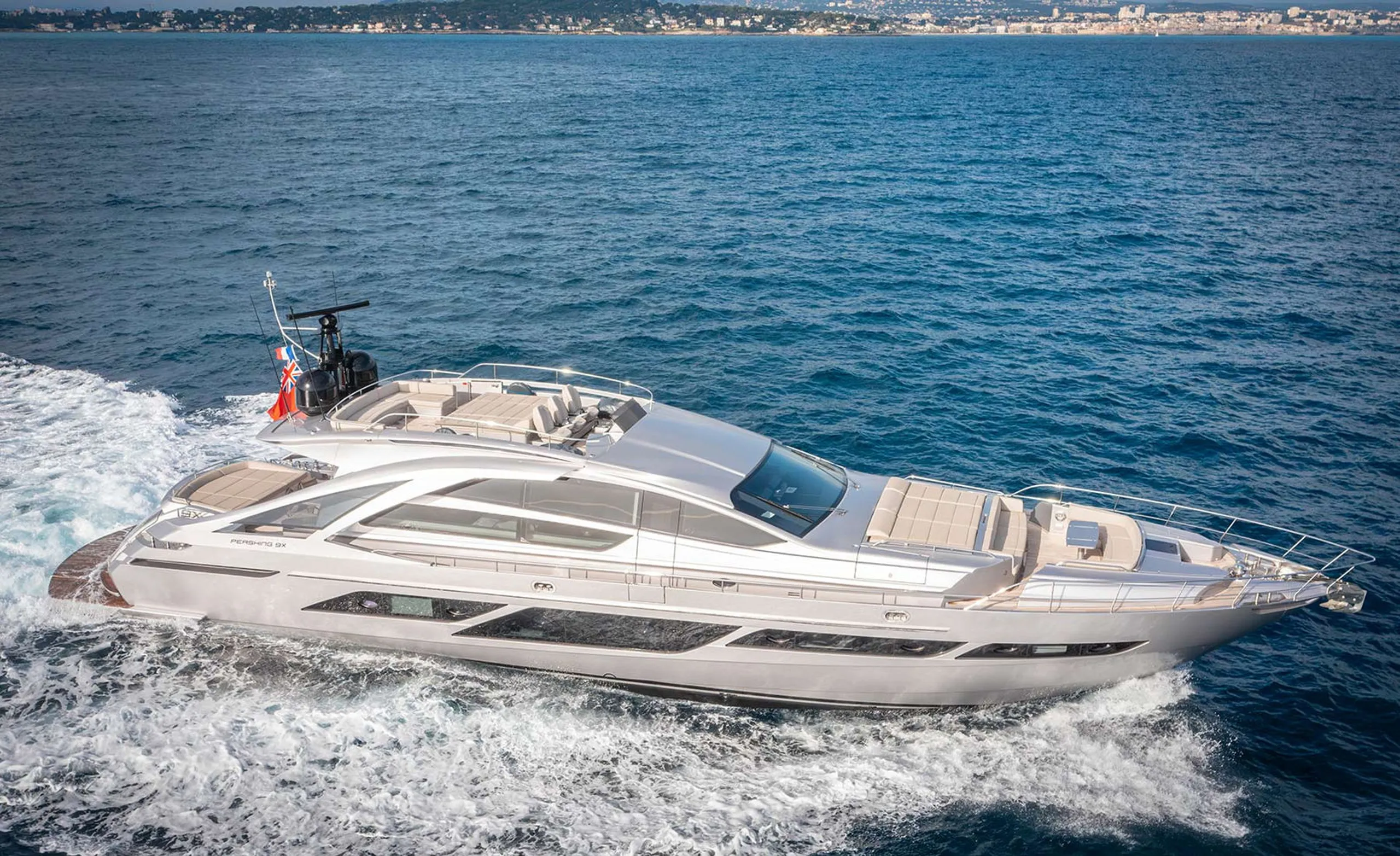 Pershing 28m - Photograph 3