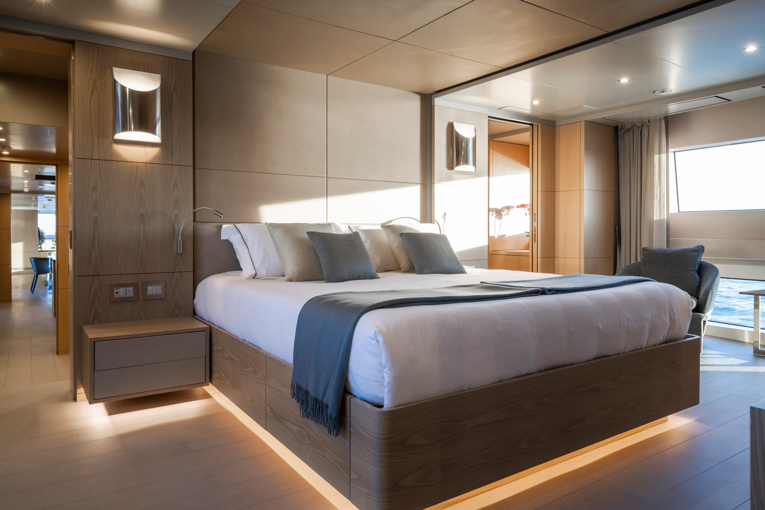 Benetti 40m - Photograph 7