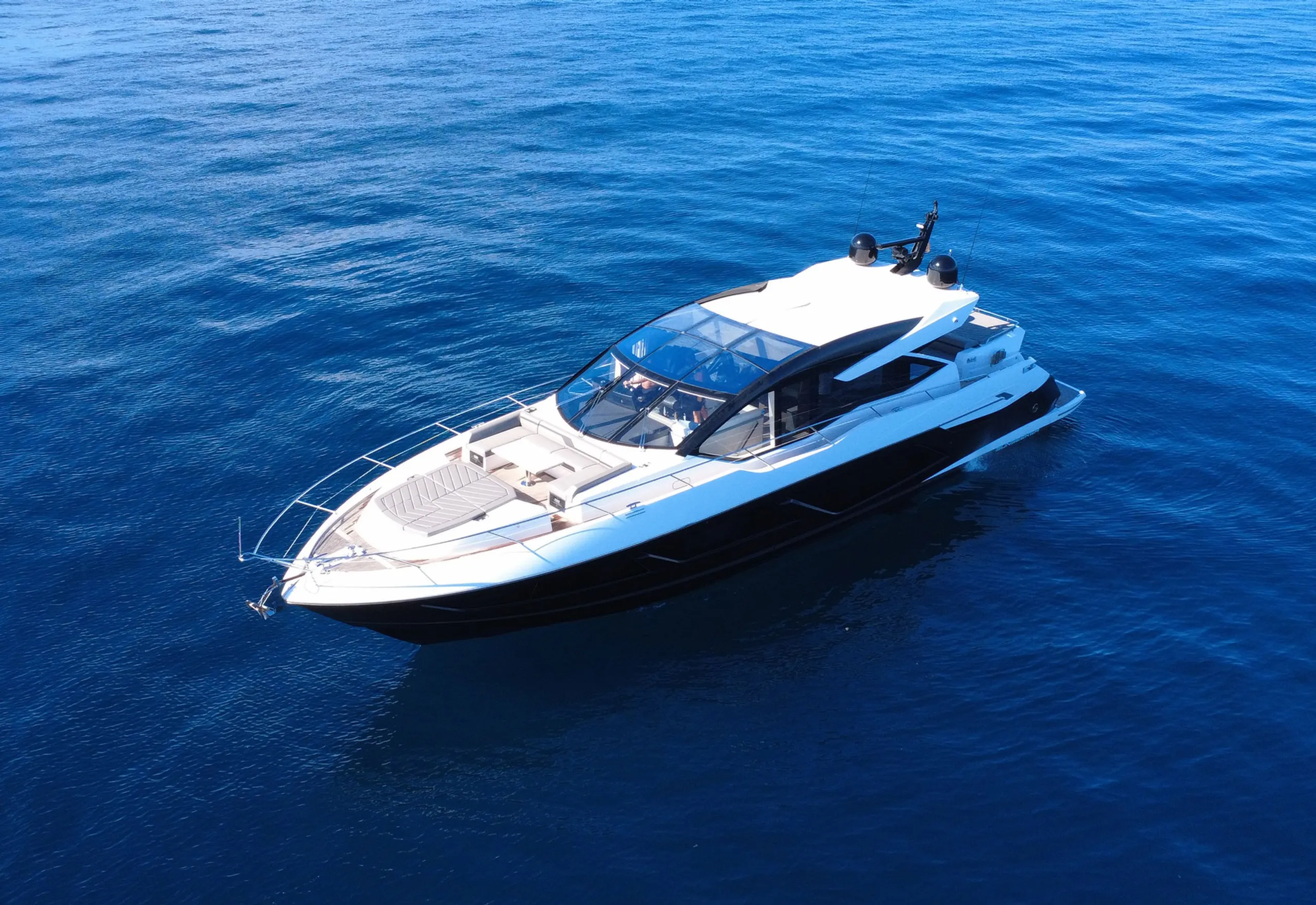 Sunseeker 23m - Photograph 2