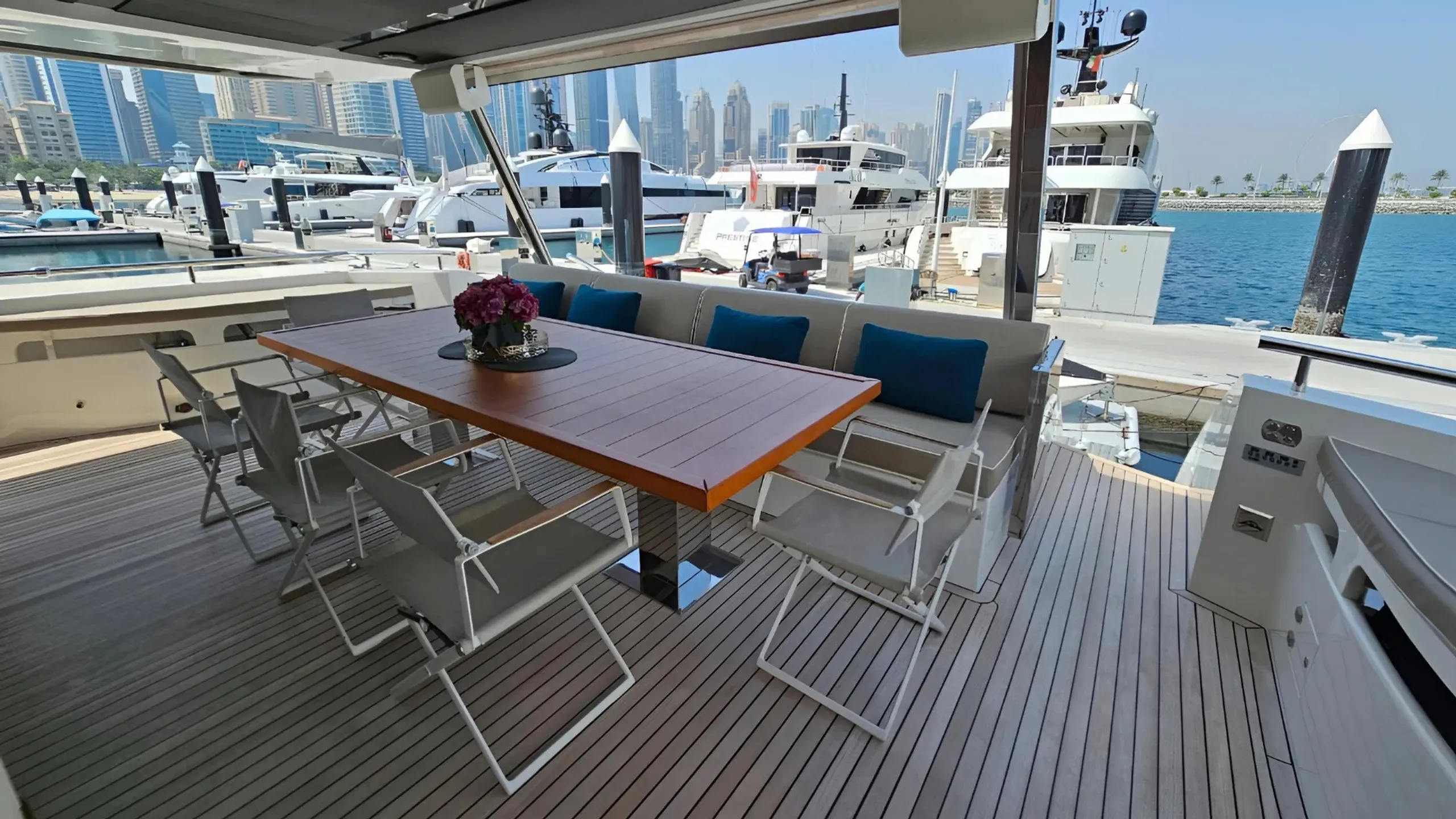 Astondoa 33m - Photograph 6
