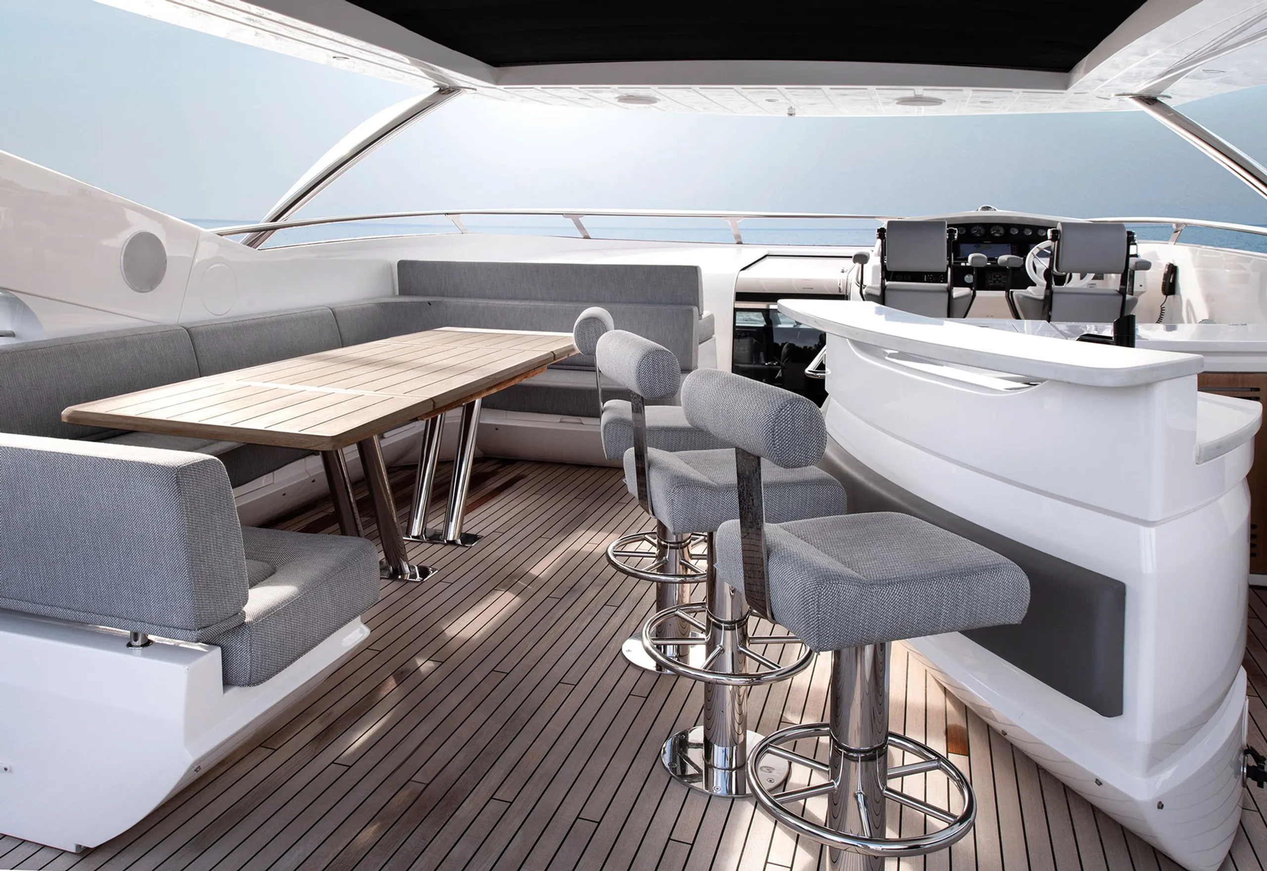 Sunseeker 28m - Photograph 3