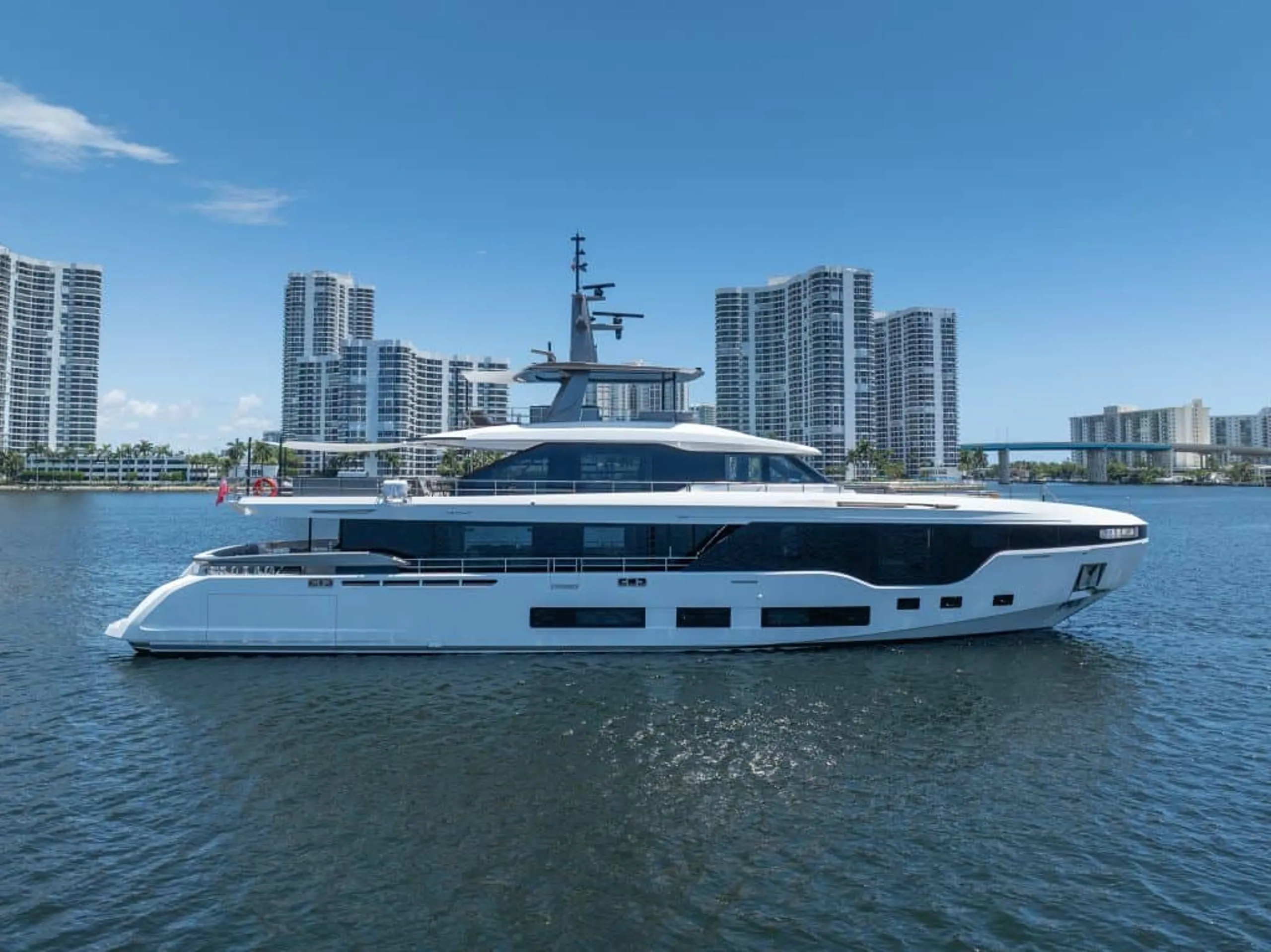 Azimut 35m - Photograph 1