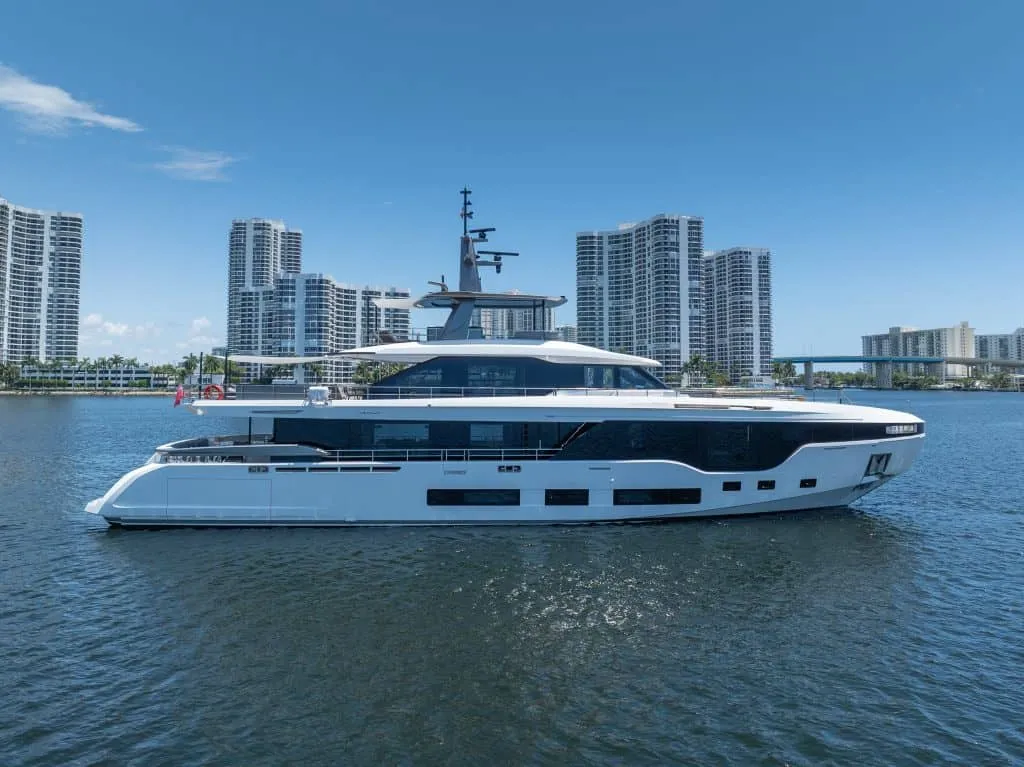 Azimut 35 metri