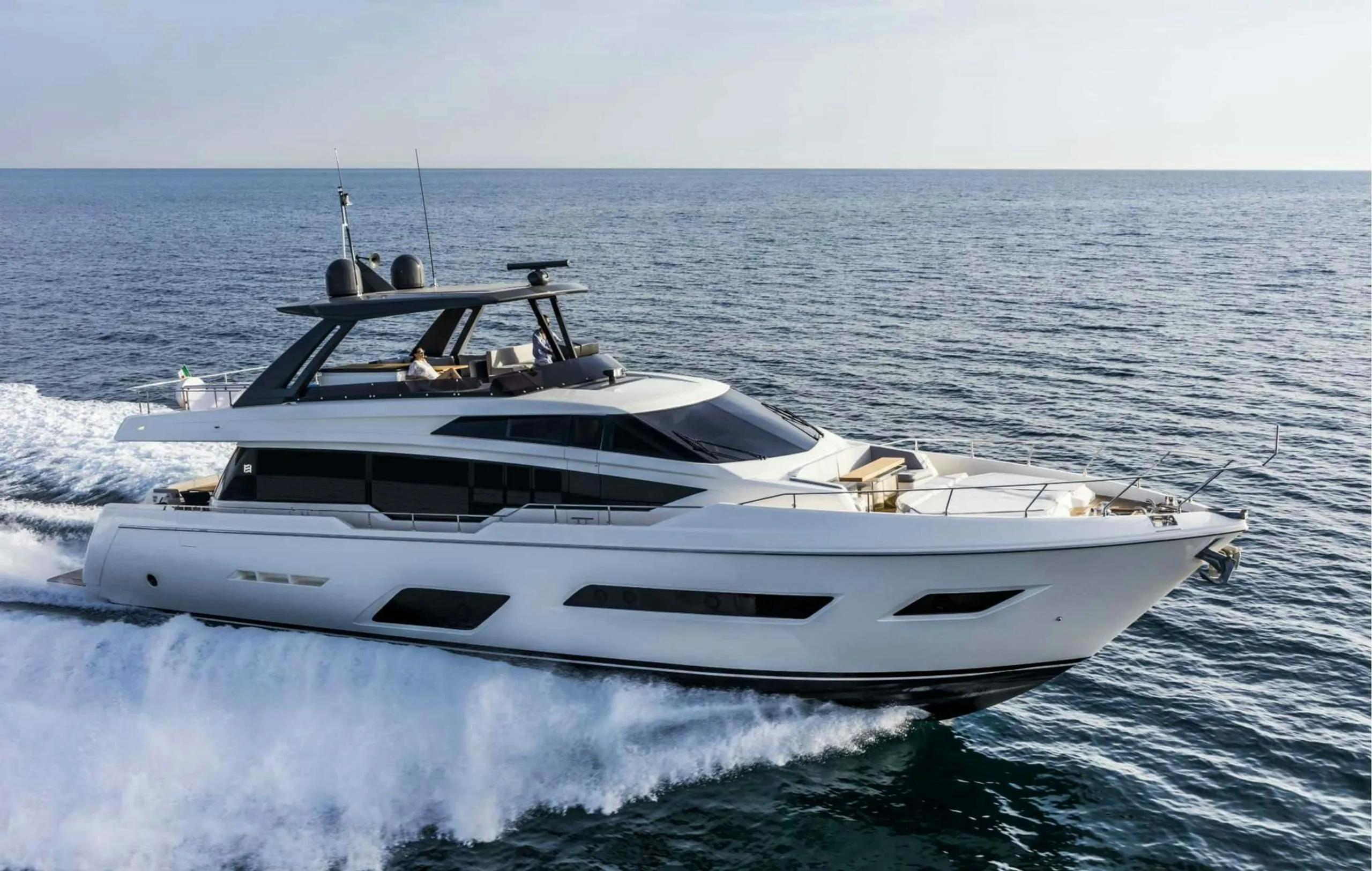 Ferretti 24m - Photograph 8