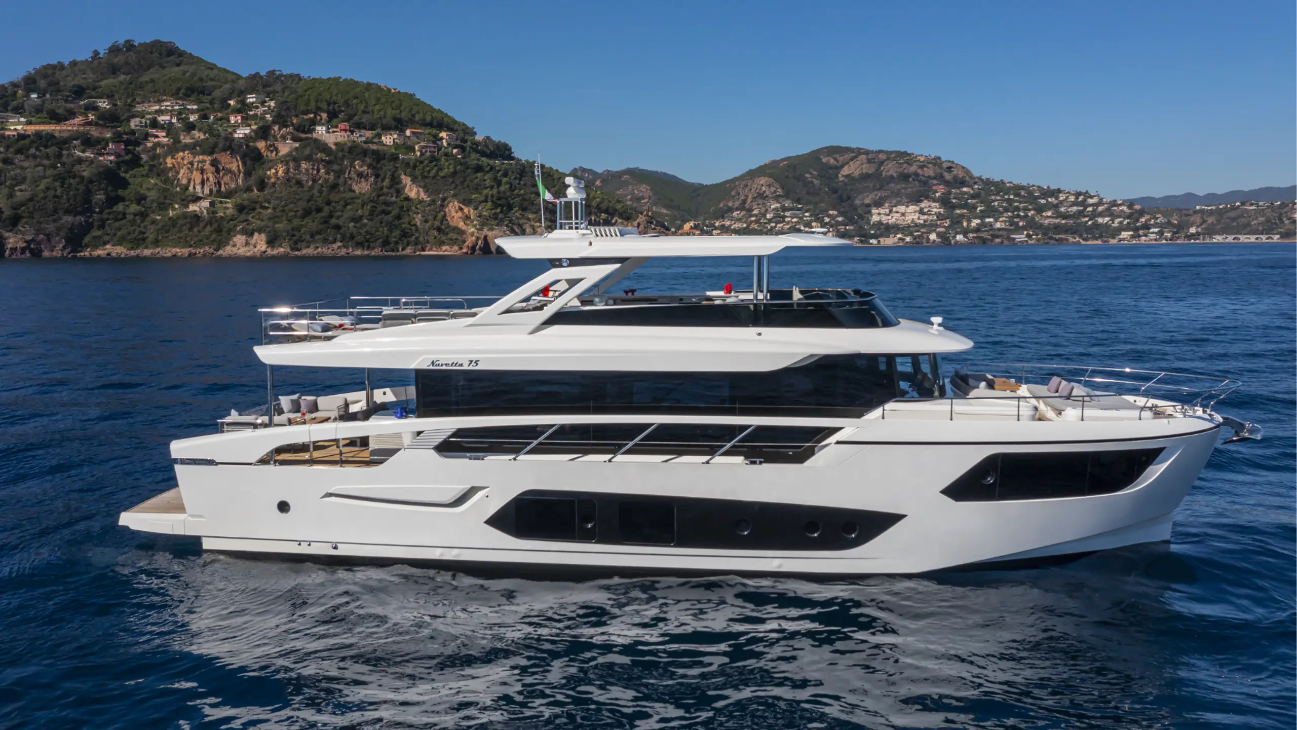 The Absolute 23 m cruising the Mediterranean