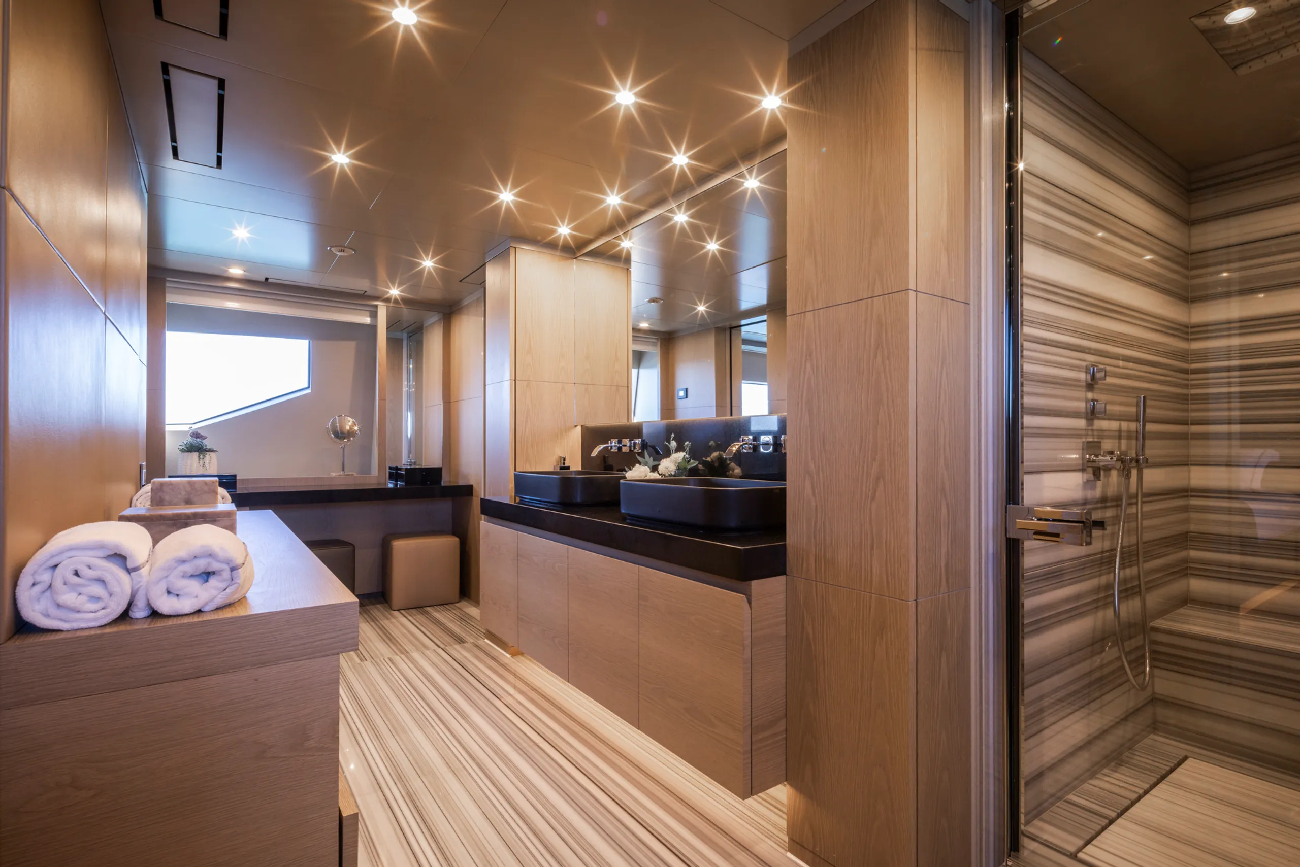 Benetti 40m - Photograph 9